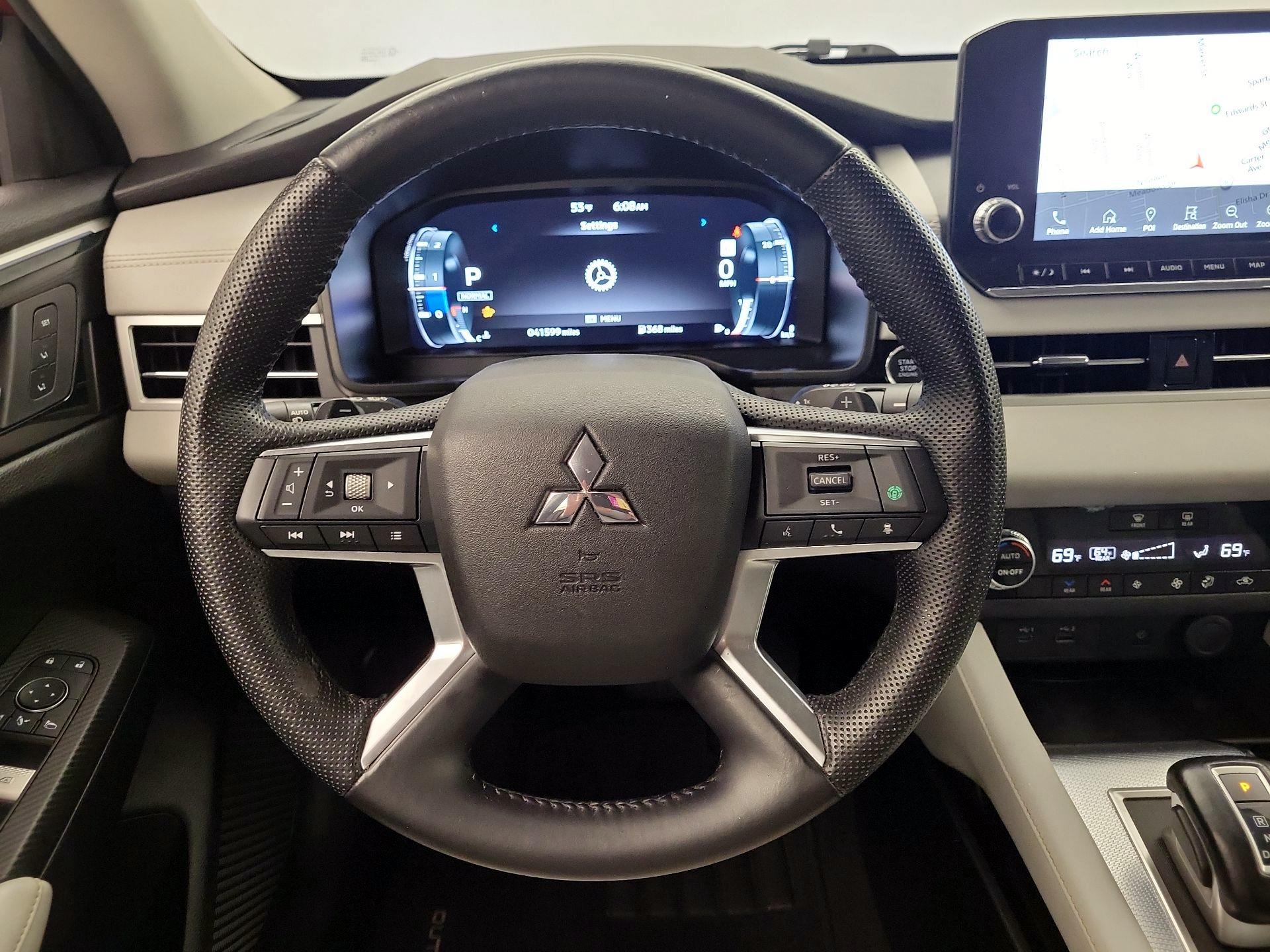 Thumbnail: 2023 Mitsubishi Outlander - 10