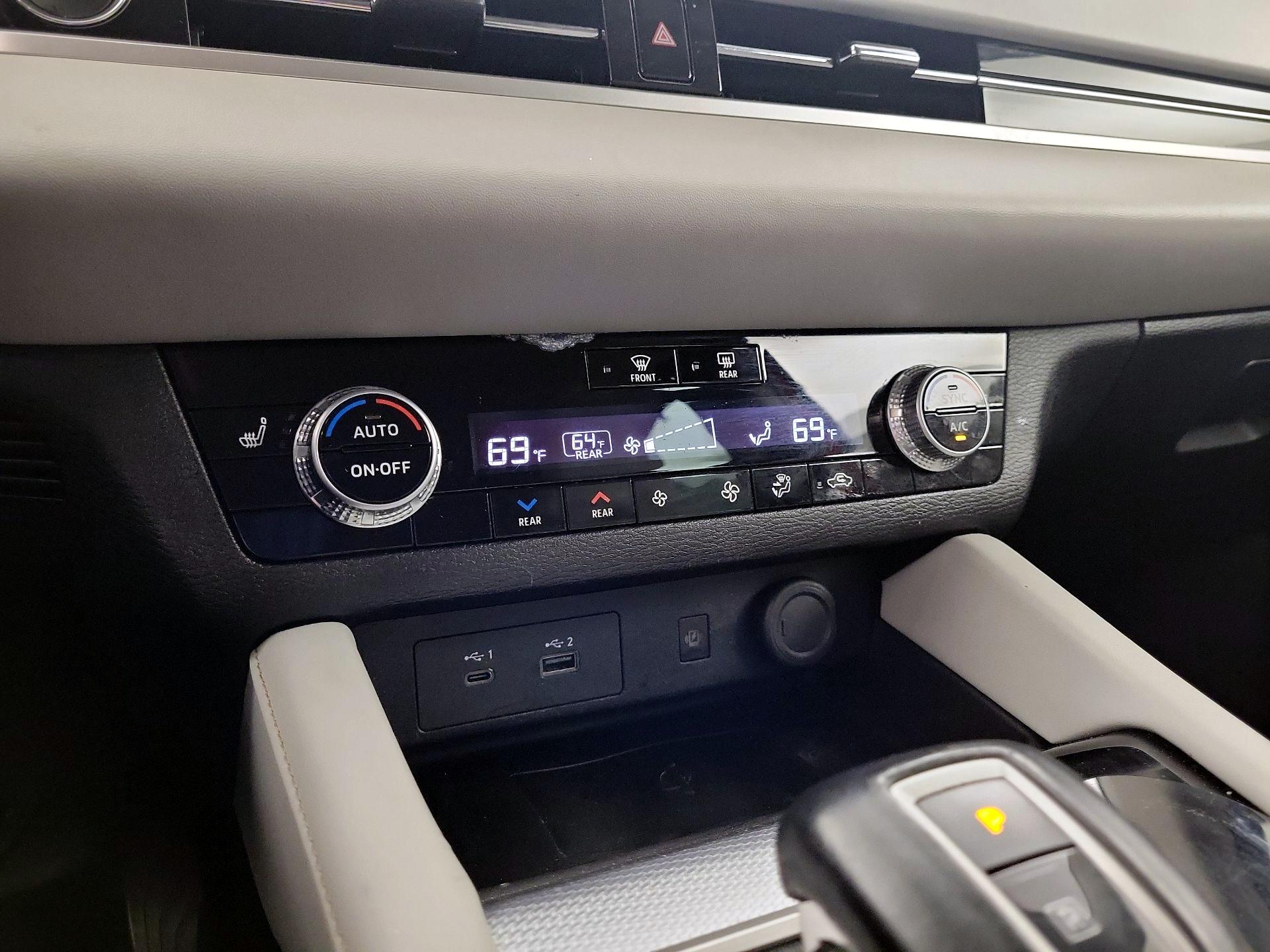 Thumbnail: 2023 Mitsubishi Outlander - 17