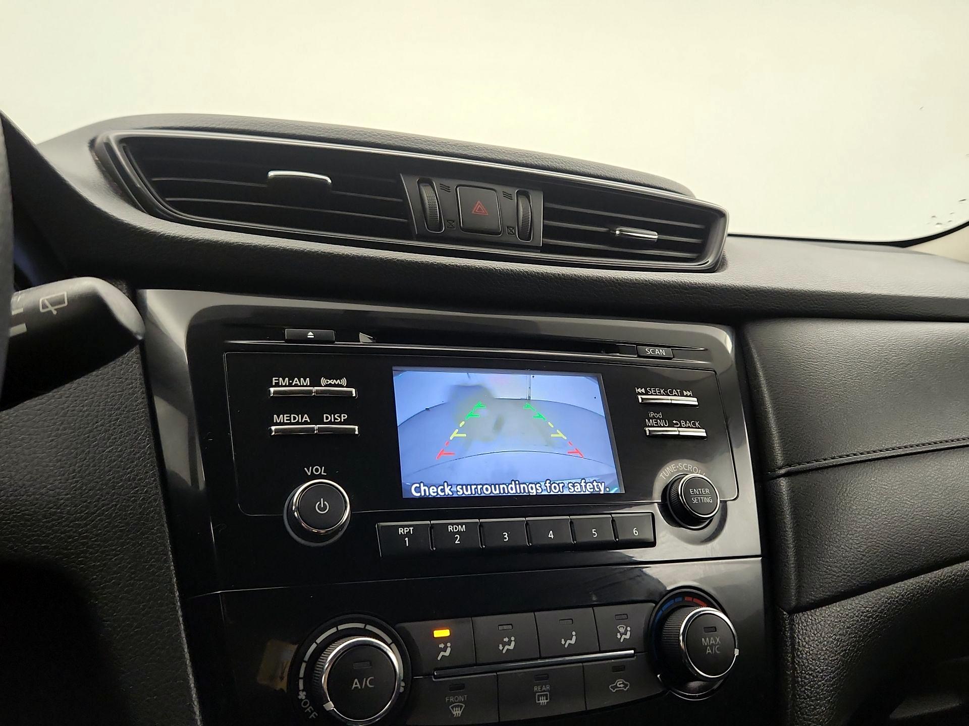Thumbnail: 2017 Nissan Rogue - 14