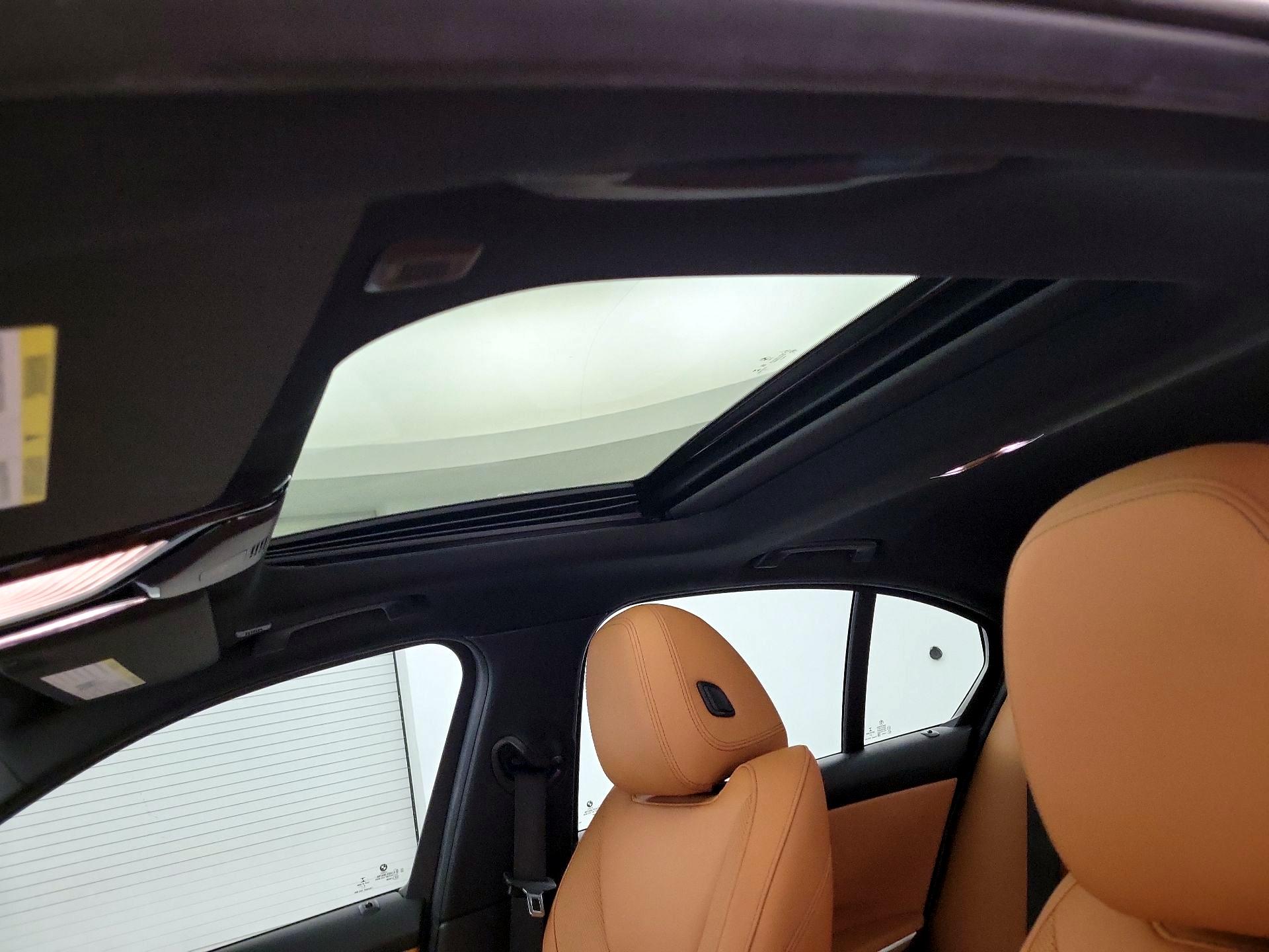 Thumbnail: 2022 BMW 3 Series - 20