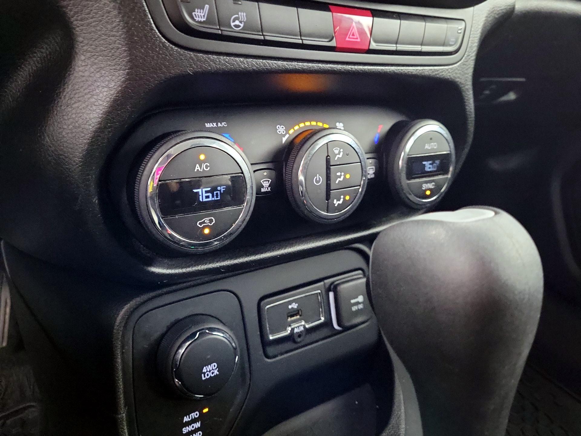 Thumbnail: 2017 Jeep Renegade - 16