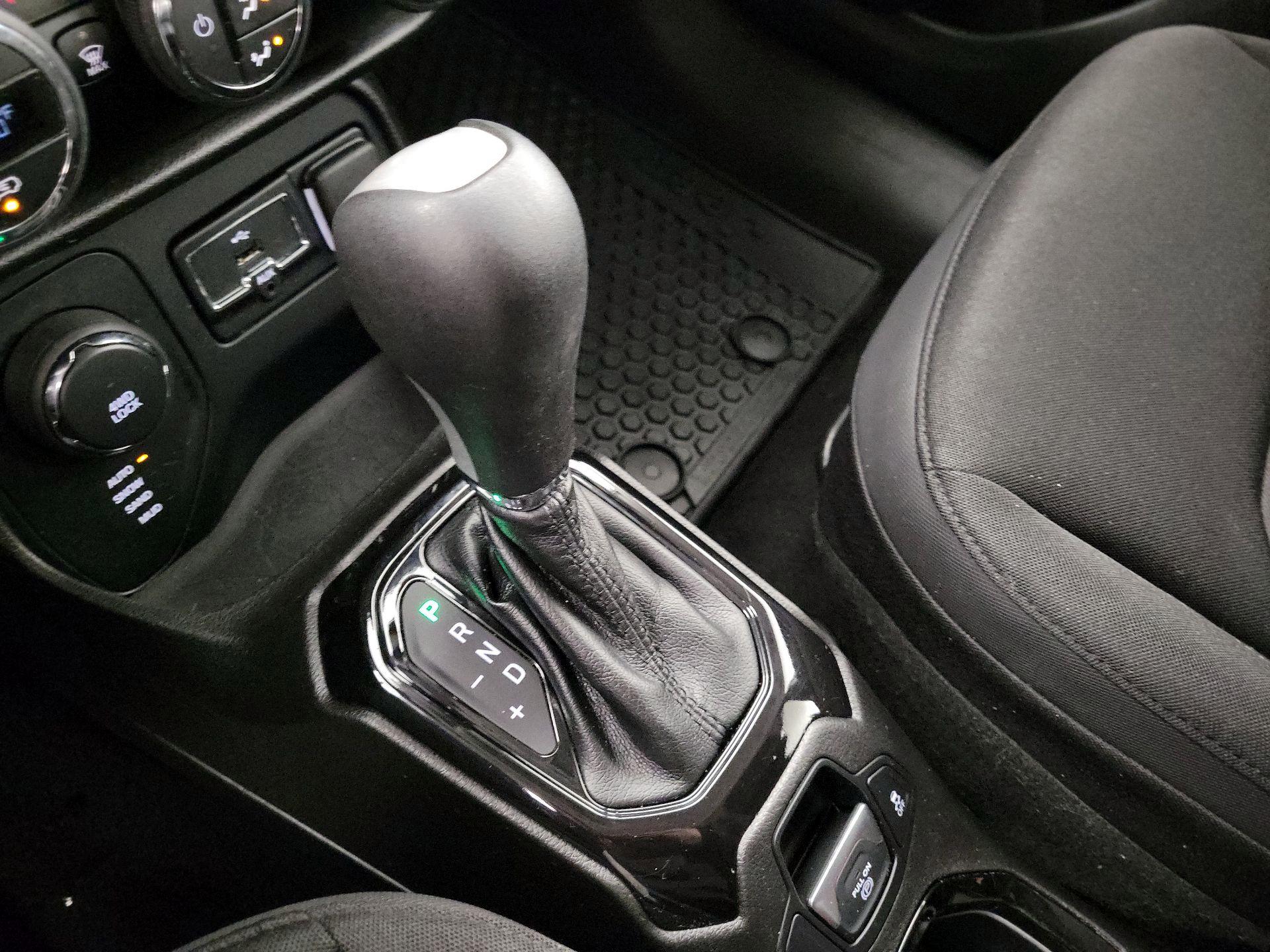 Thumbnail: 2017 Jeep Renegade - 17