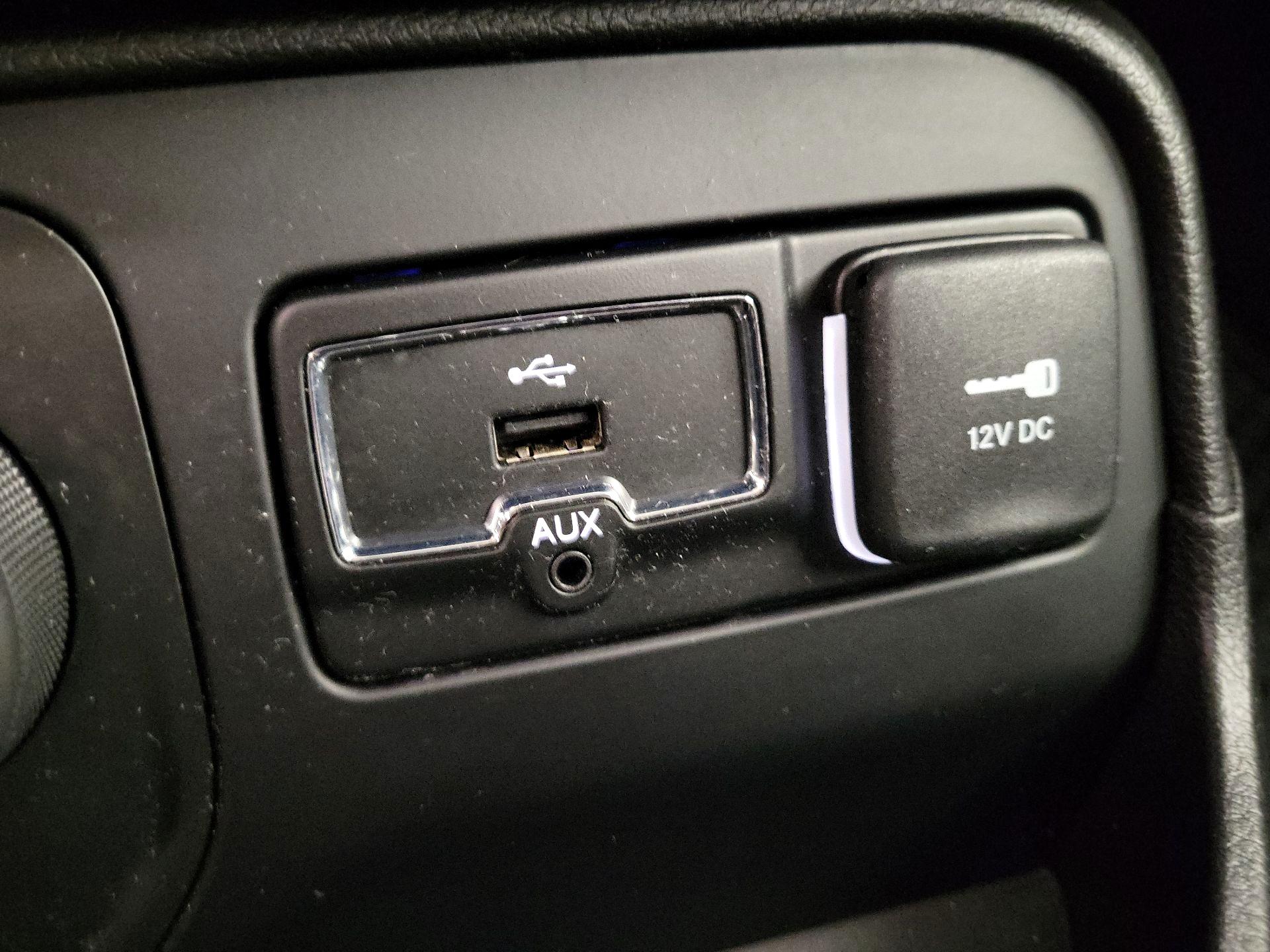 Thumbnail: 2017 Jeep Renegade - 18