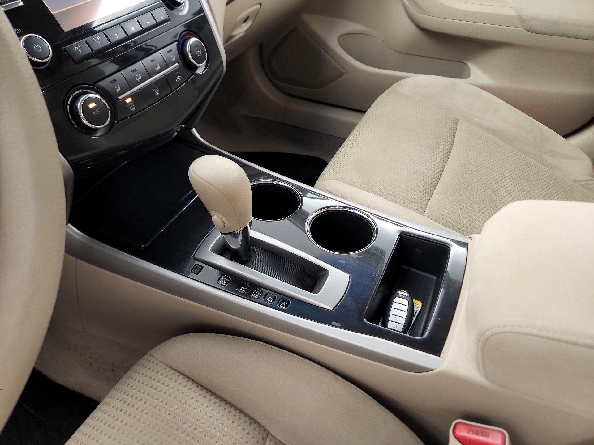 Thumbnail: 2014 Nissan Altima - 14