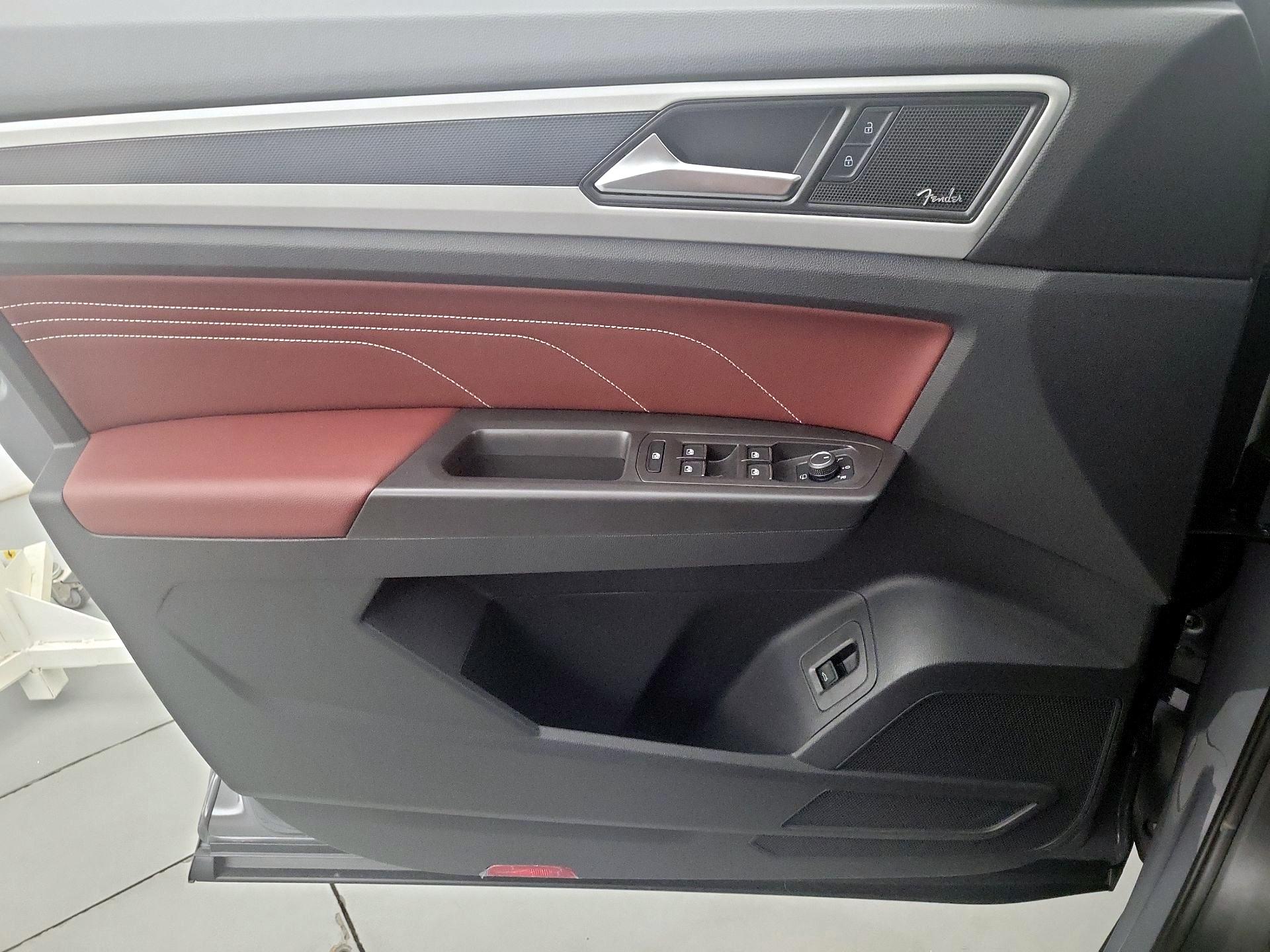 Thumbnail: 2023 Volkswagen Atlas - 12