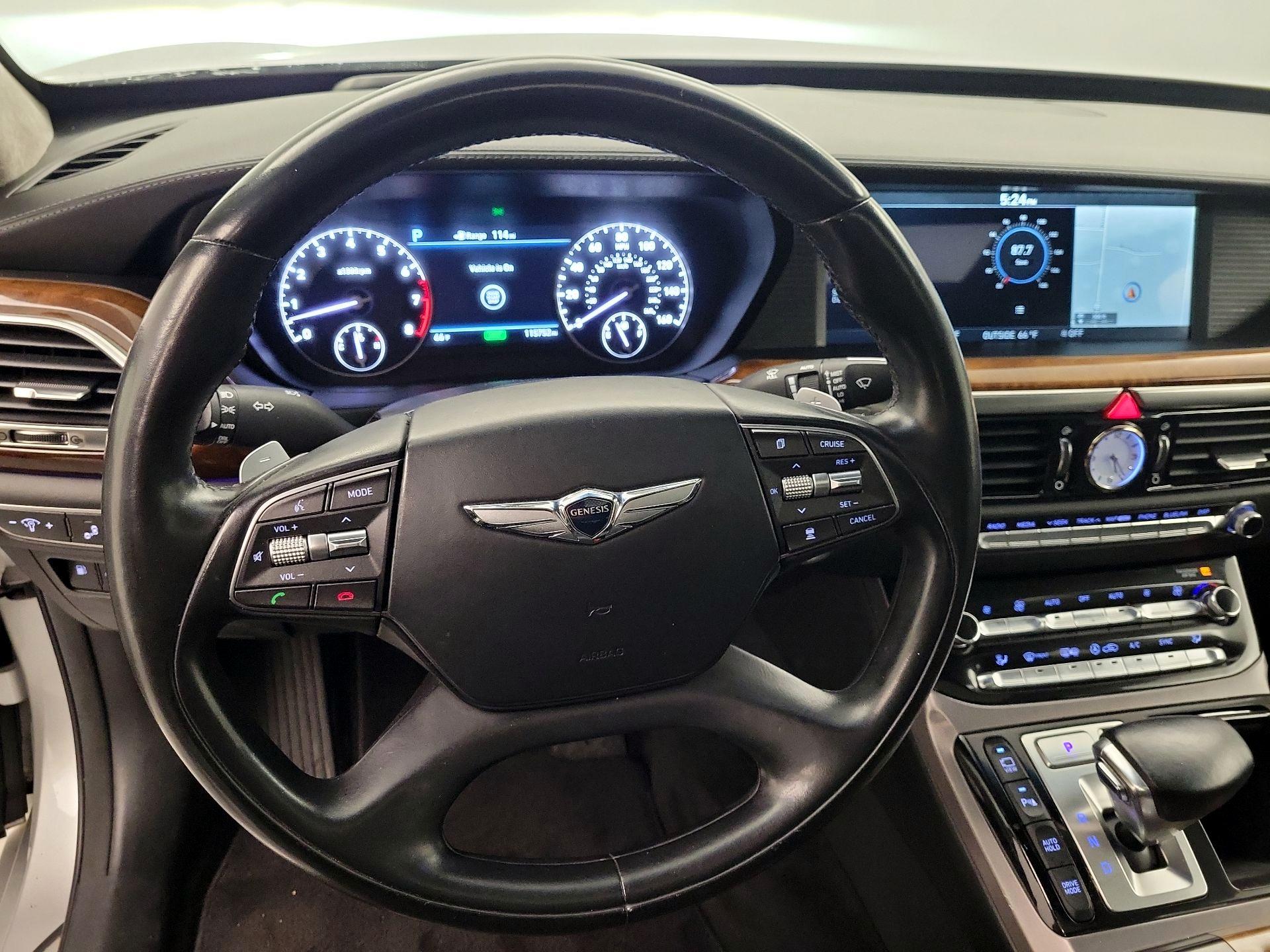 Thumbnail: 2017 Genesis G90 - 10