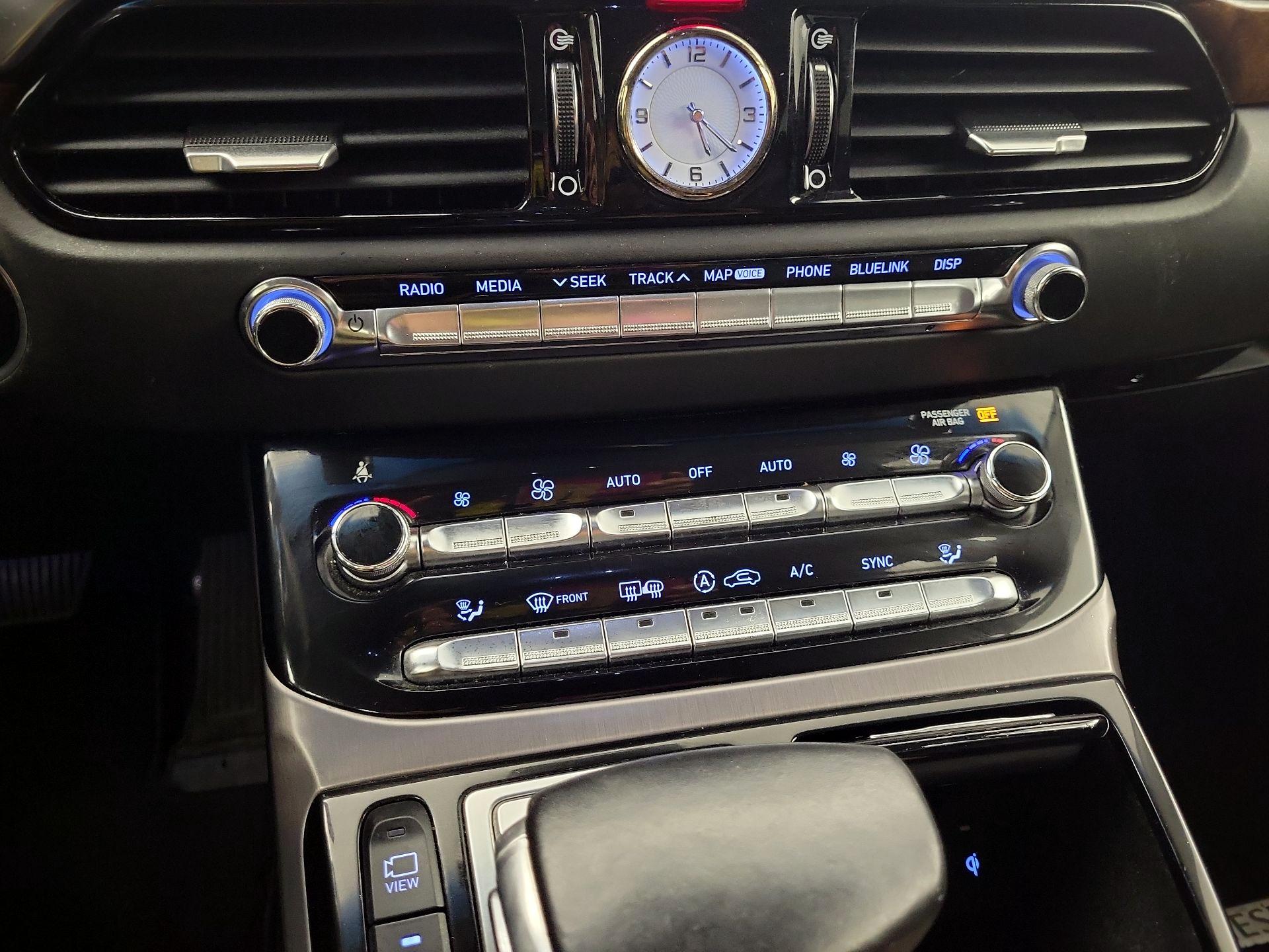 Thumbnail: 2017 Genesis G90 - 17