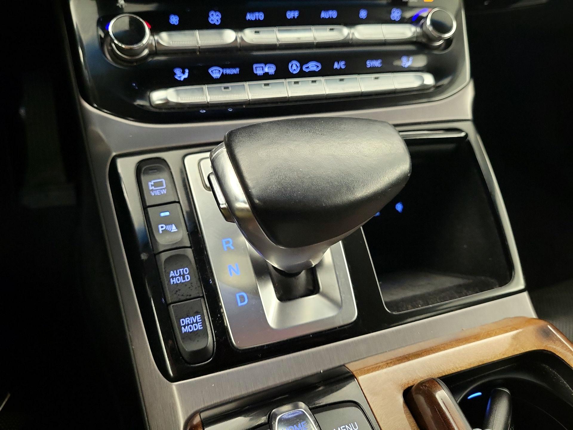 Thumbnail: 2017 Genesis G90 - 18