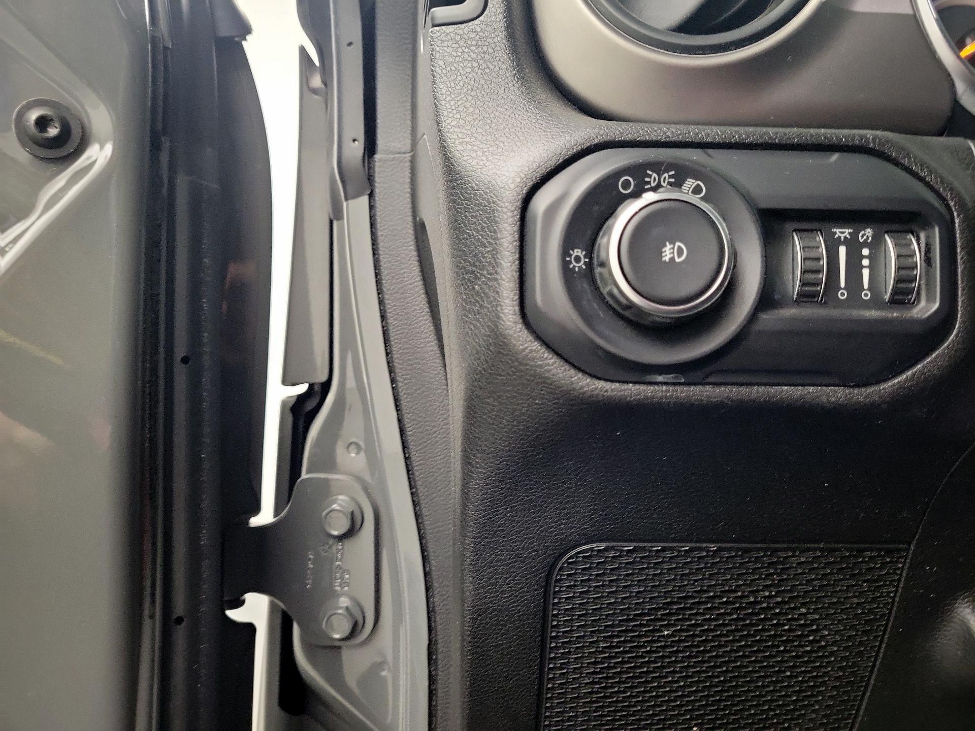 Thumbnail: 2020 Jeep Wrangler - 11