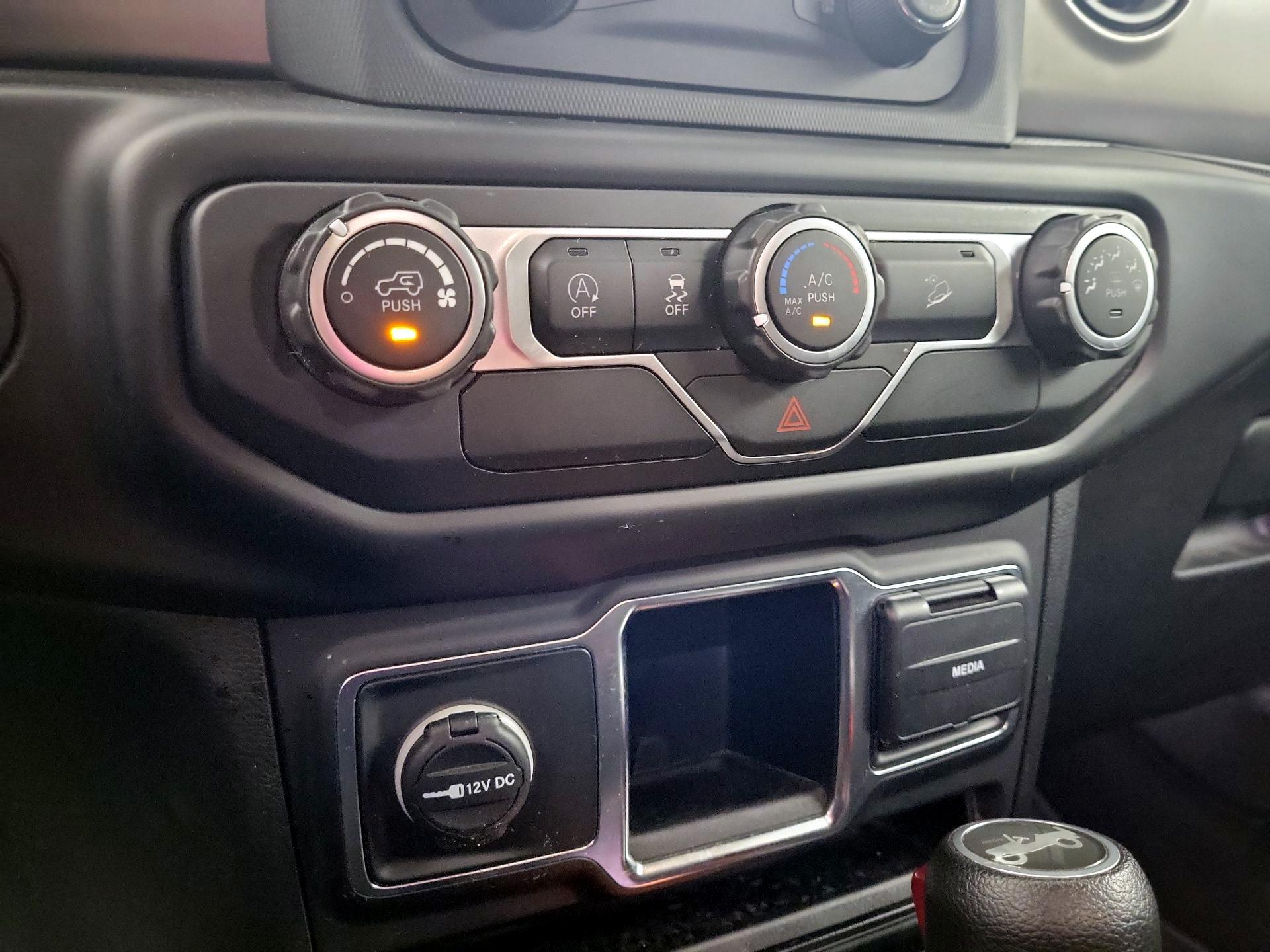 Thumbnail: 2020 Jeep Wrangler - 14