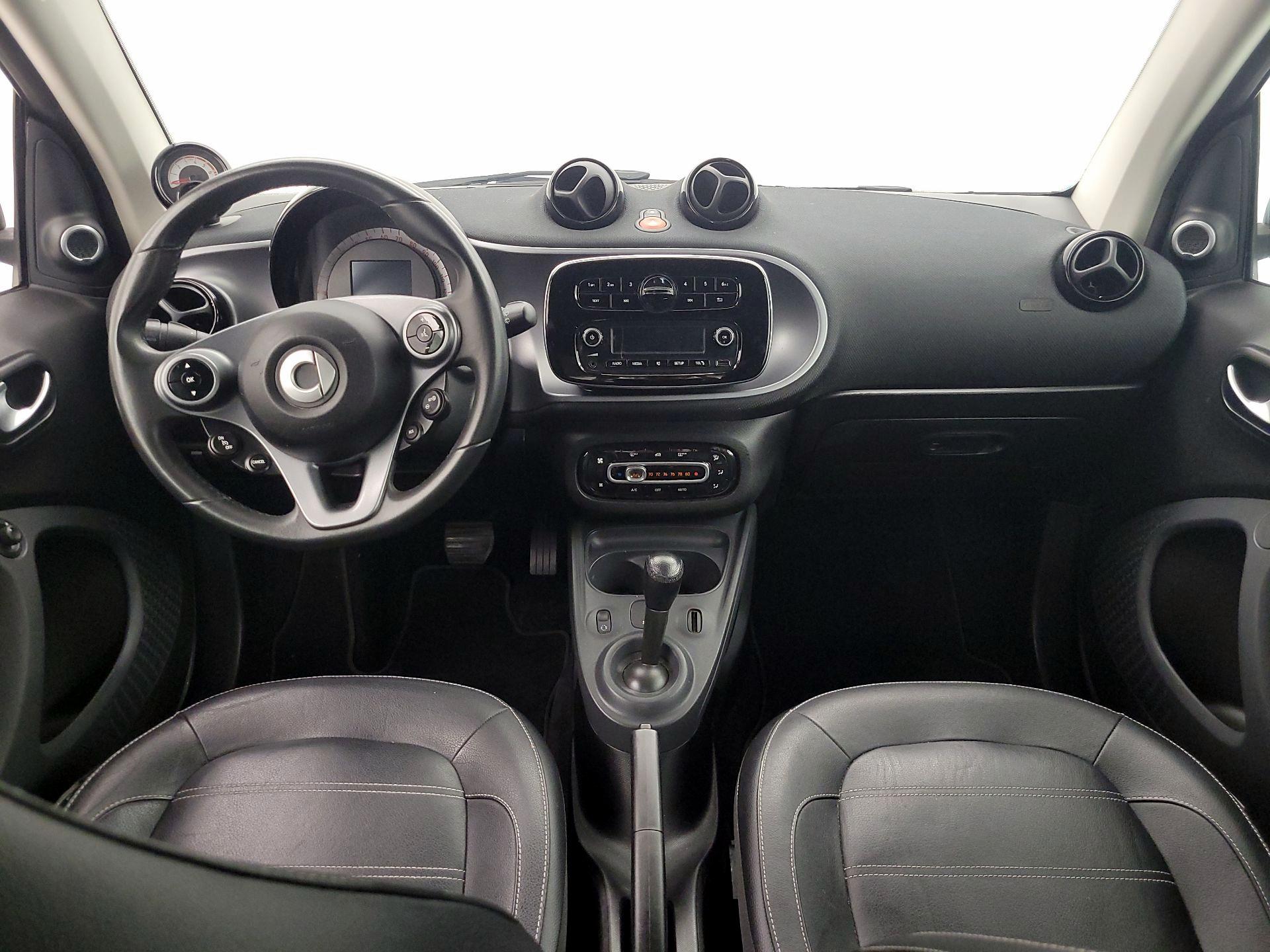 Thumbnail: 2016 smart fortwo - 9
