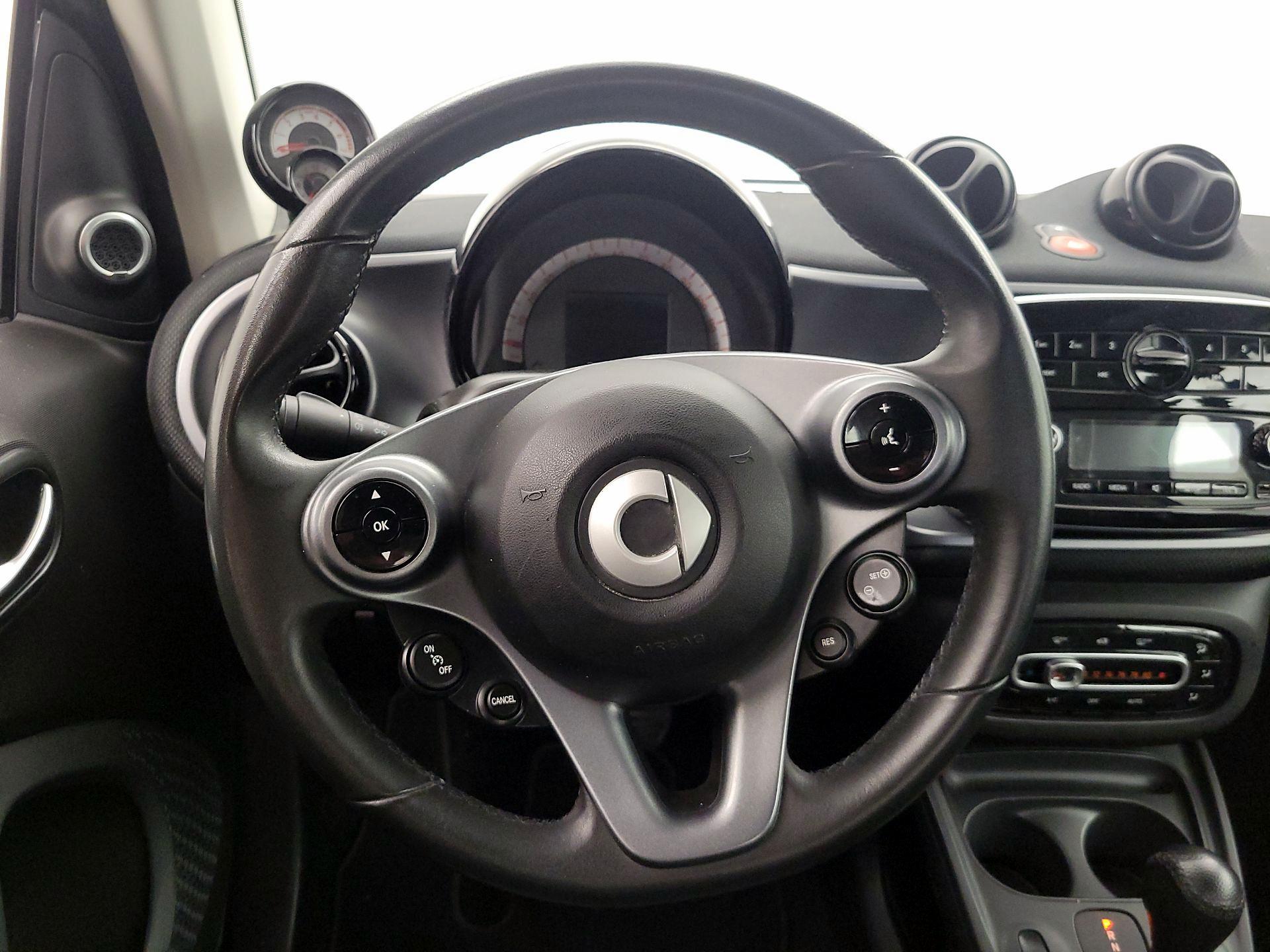 Thumbnail: 2016 smart fortwo - 10