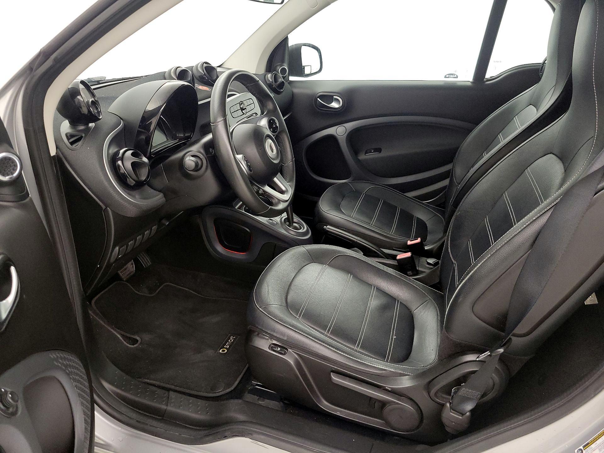 Thumbnail: 2016 smart fortwo - 11