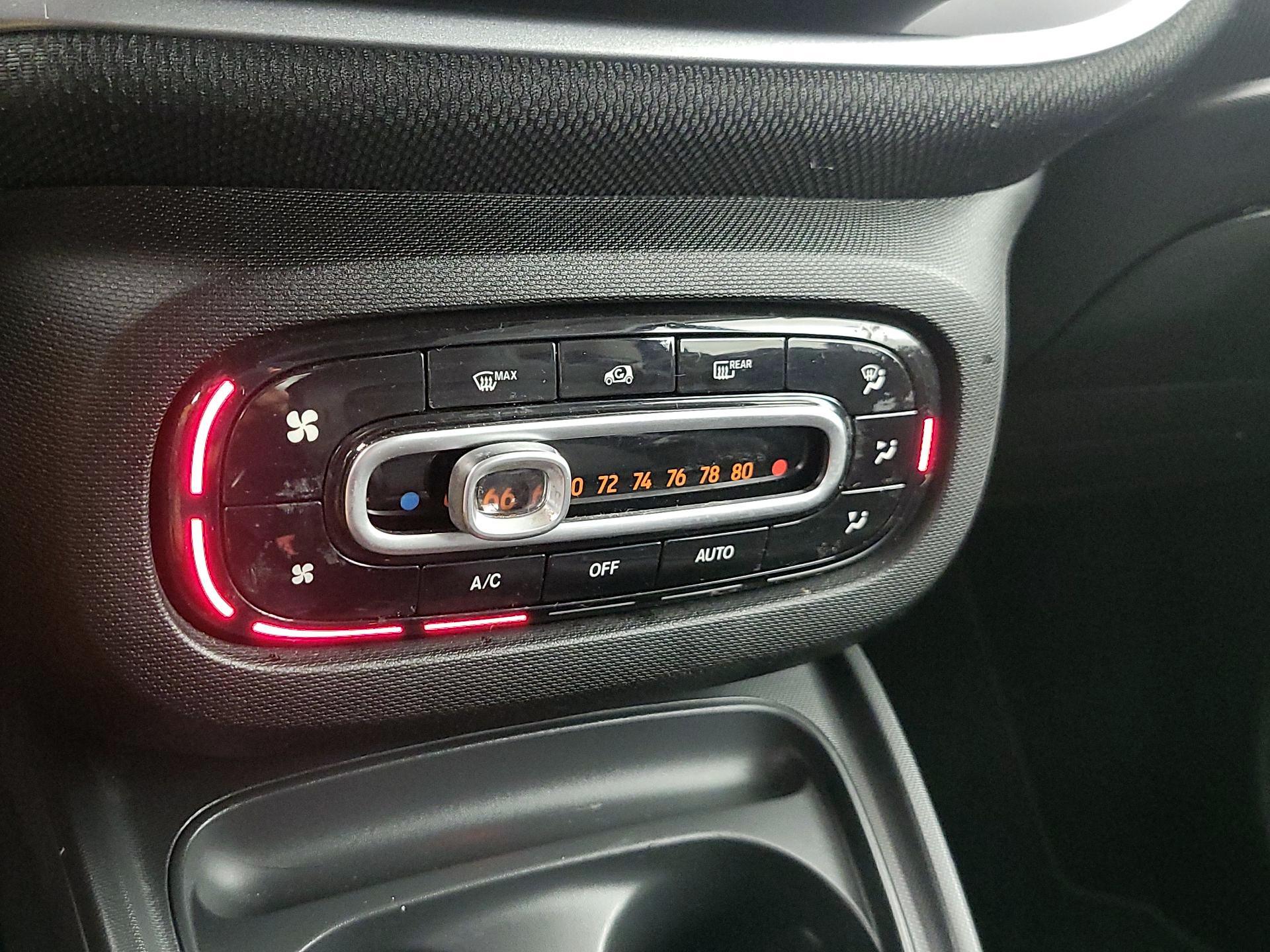 Thumbnail: 2016 smart fortwo - 15