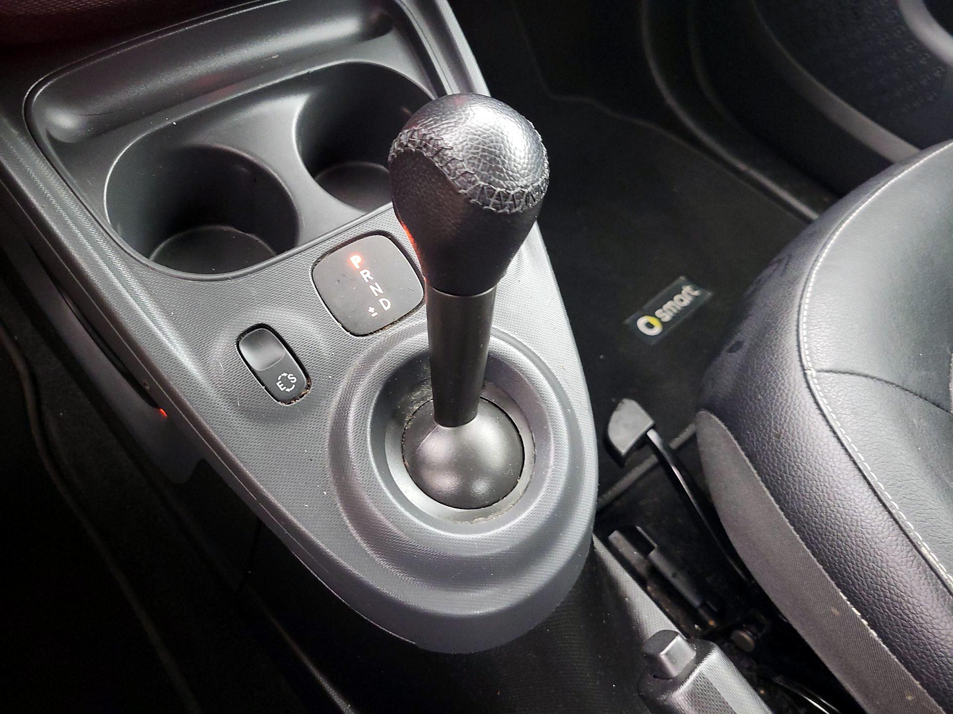 Thumbnail: 2016 smart fortwo - 16