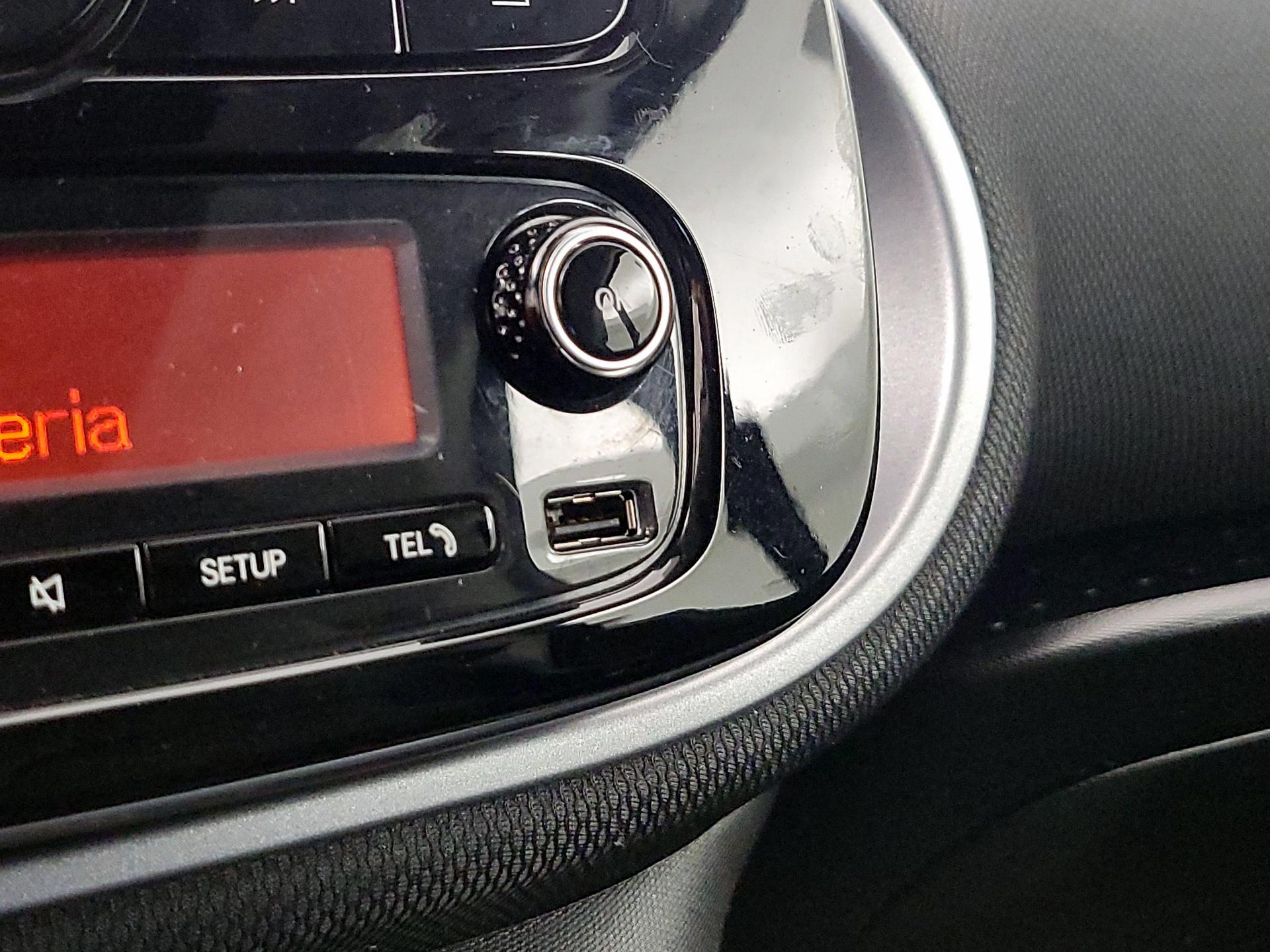 Thumbnail: 2016 smart fortwo - 17