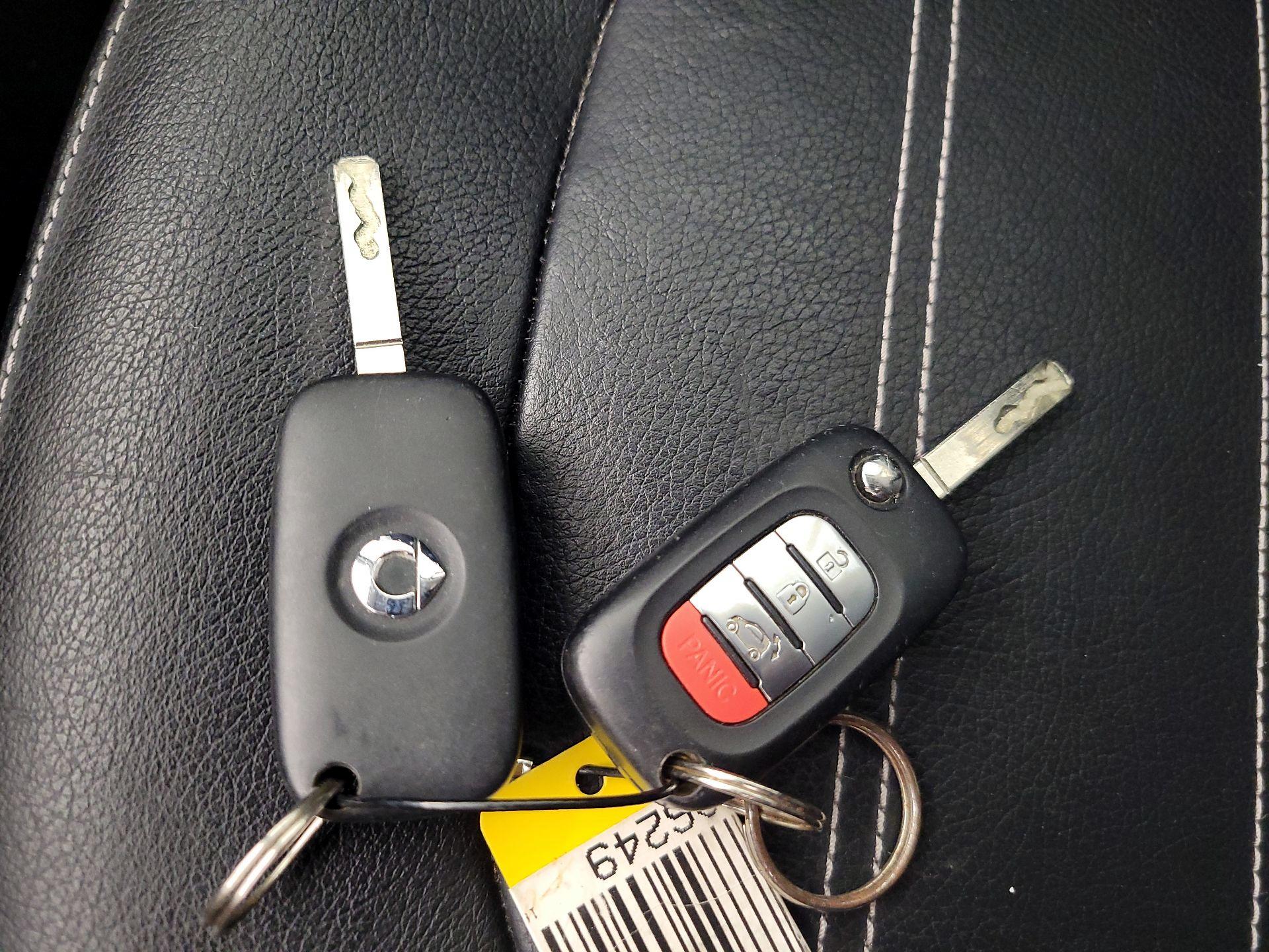 Thumbnail: 2016 smart fortwo - 20