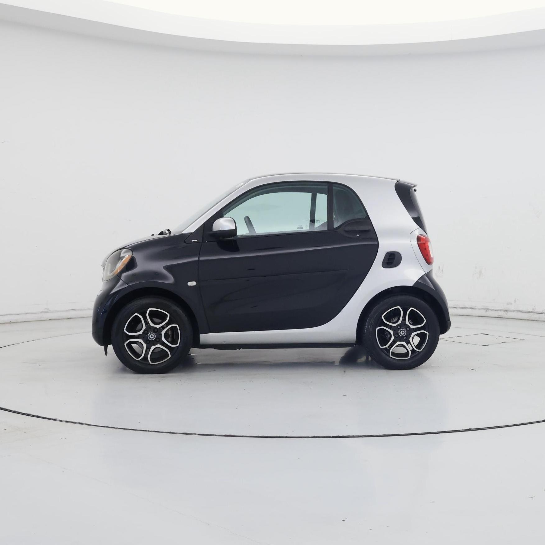 Thumbnail: 2016 smart fortwo - 3