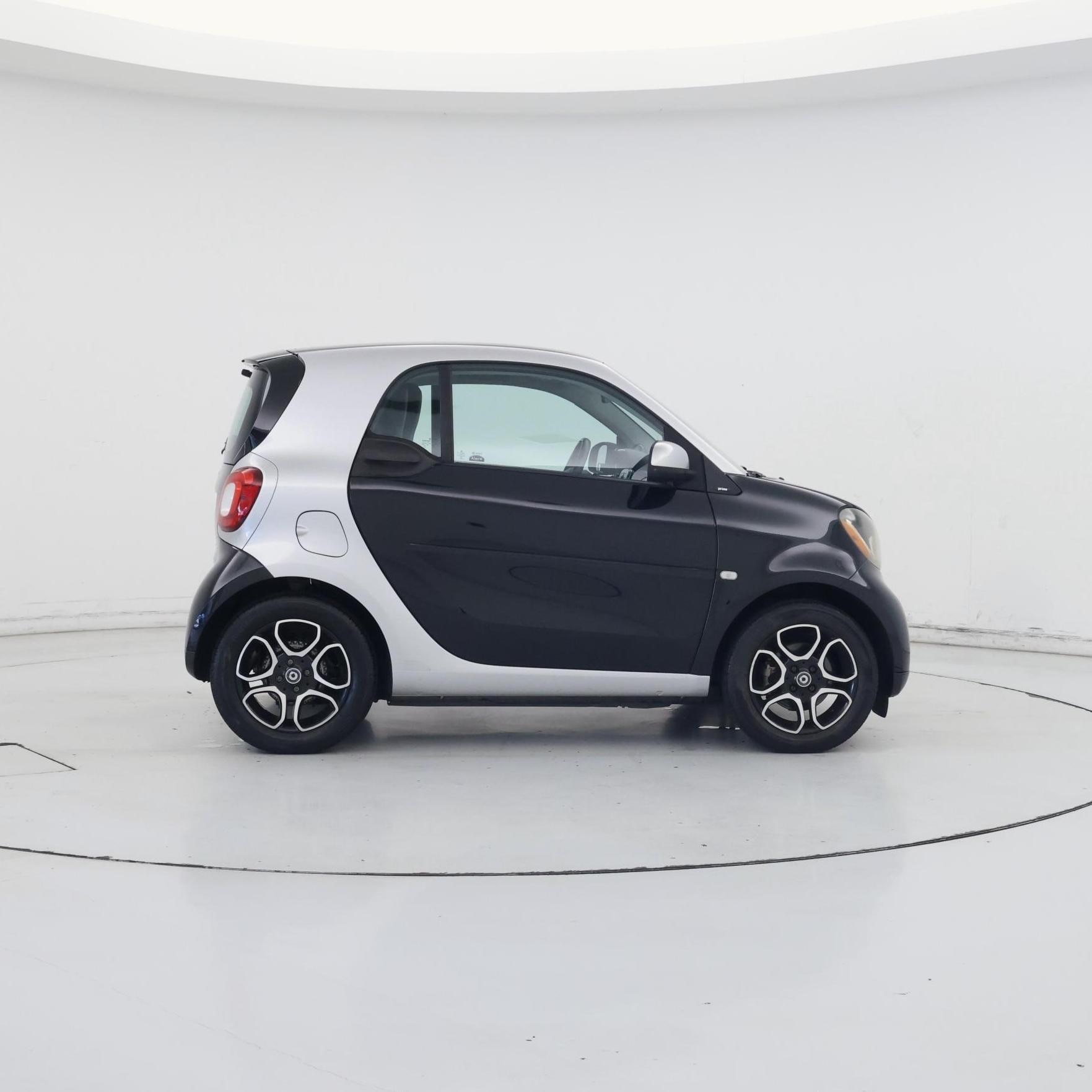 Thumbnail: 2016 smart fortwo - 7