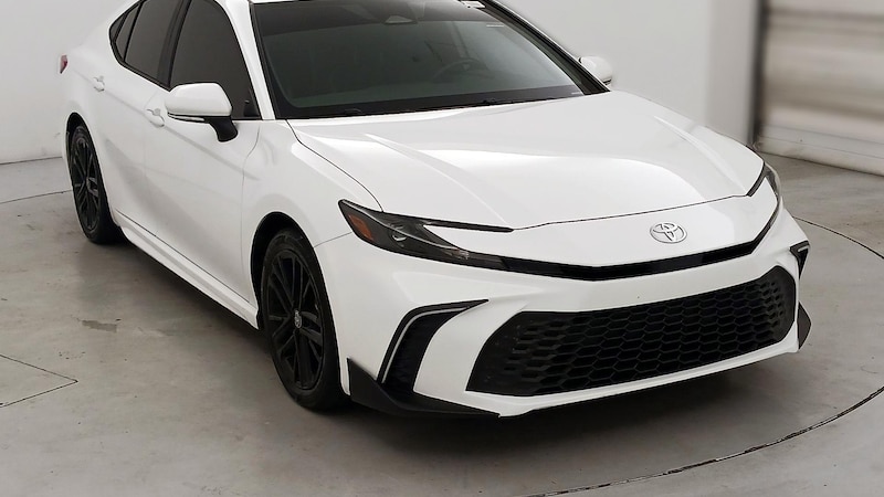 2025 Toyota Camry SE Hero Image