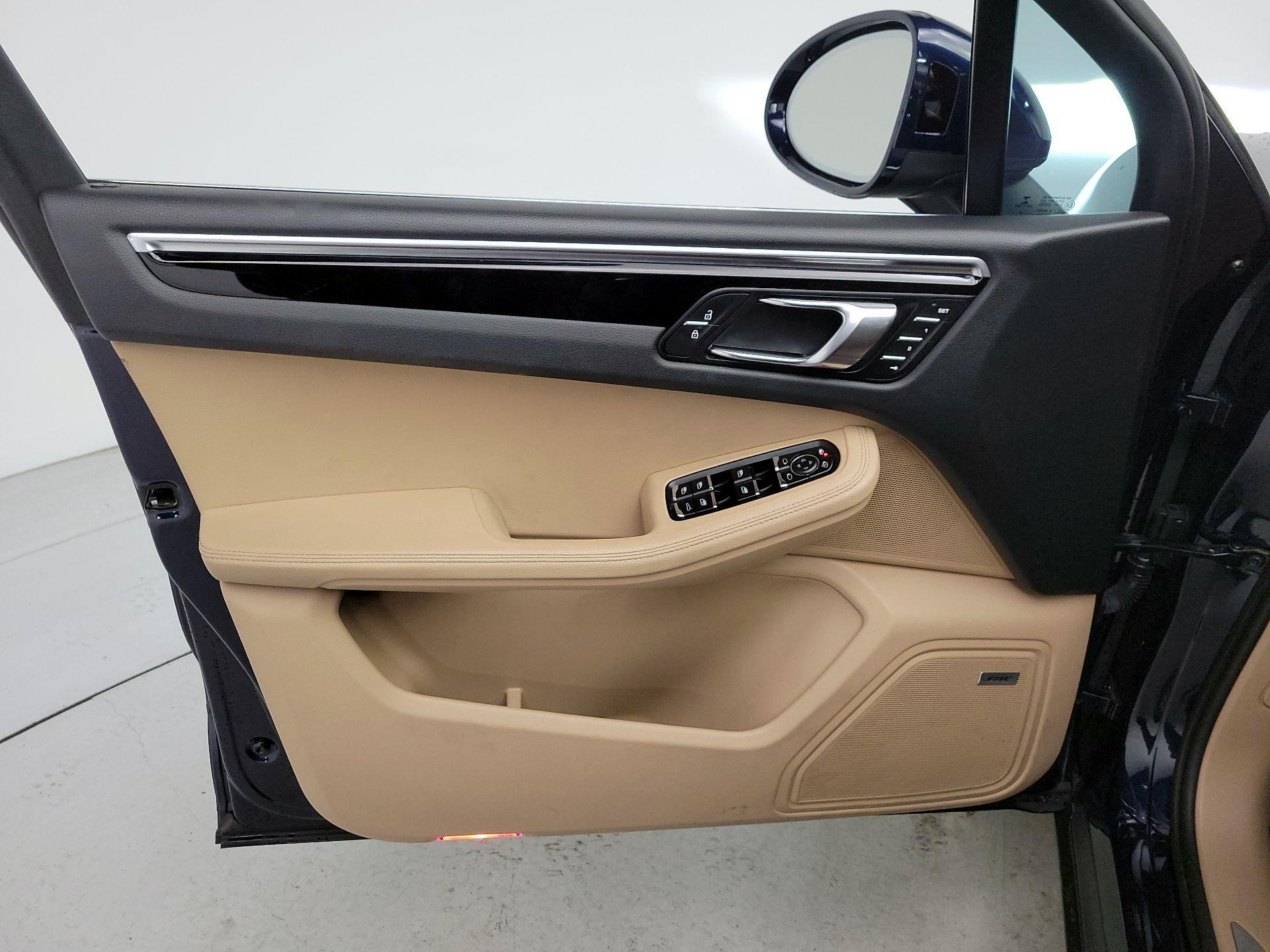 Thumbnail: 2020 Porsche Macan - 12