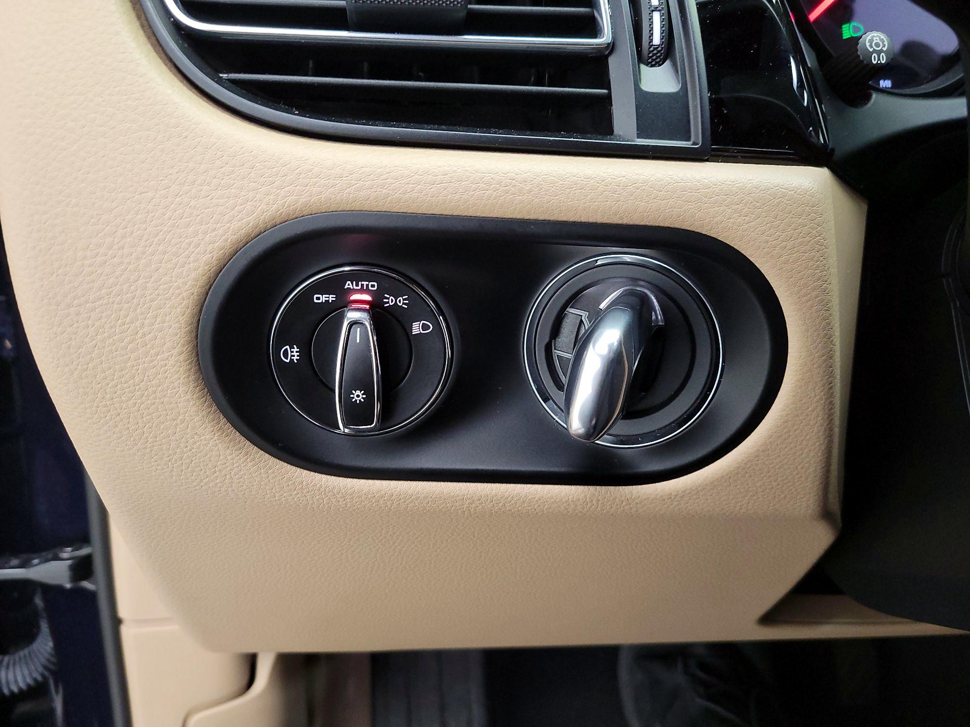 Thumbnail: 2020 Porsche Macan - 13