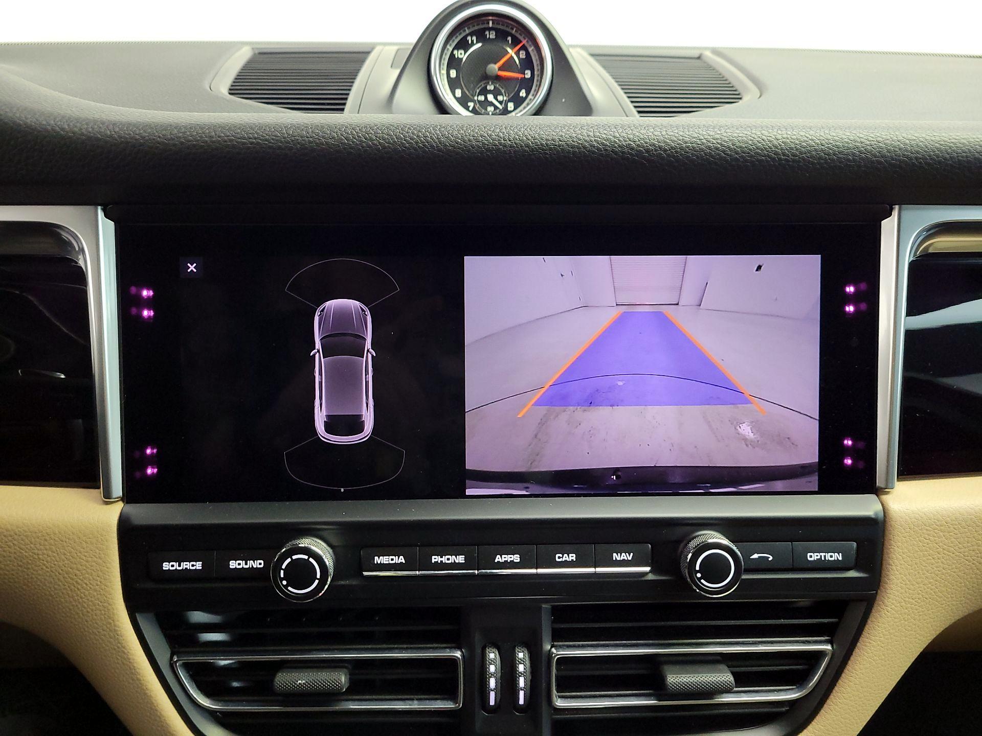 Thumbnail: 2020 Porsche Macan - 15