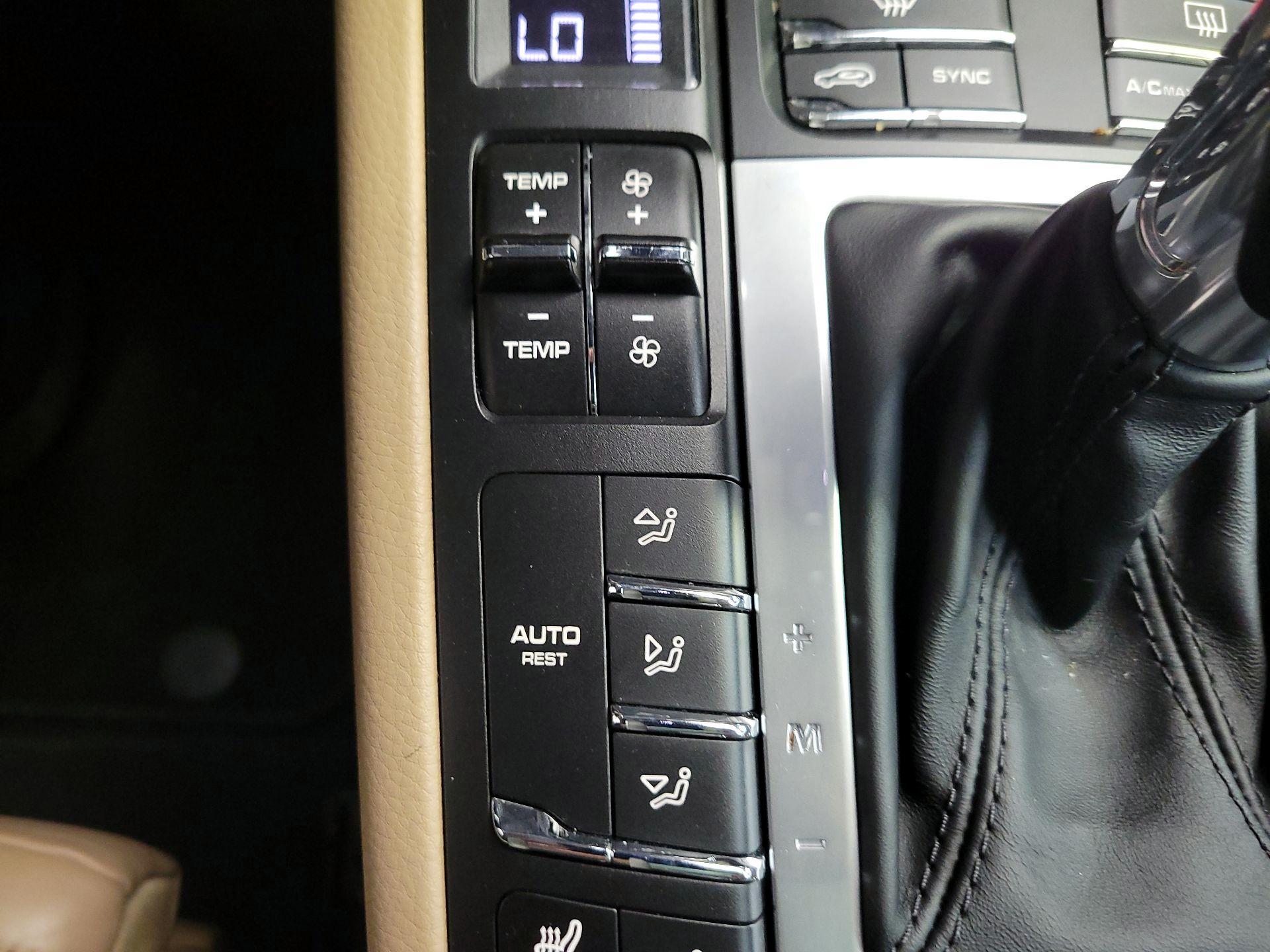 Thumbnail: 2020 Porsche Macan - 17