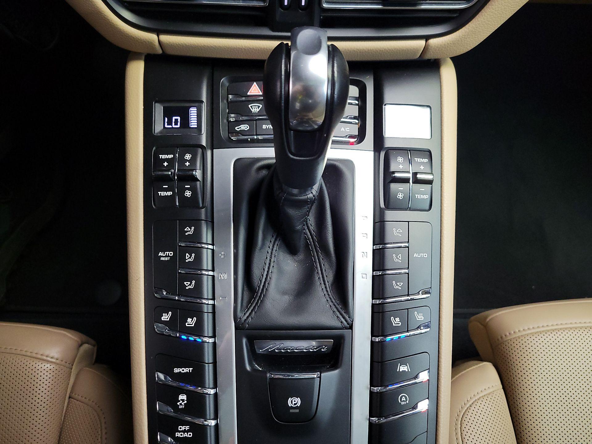 Thumbnail: 2020 Porsche Macan - 18