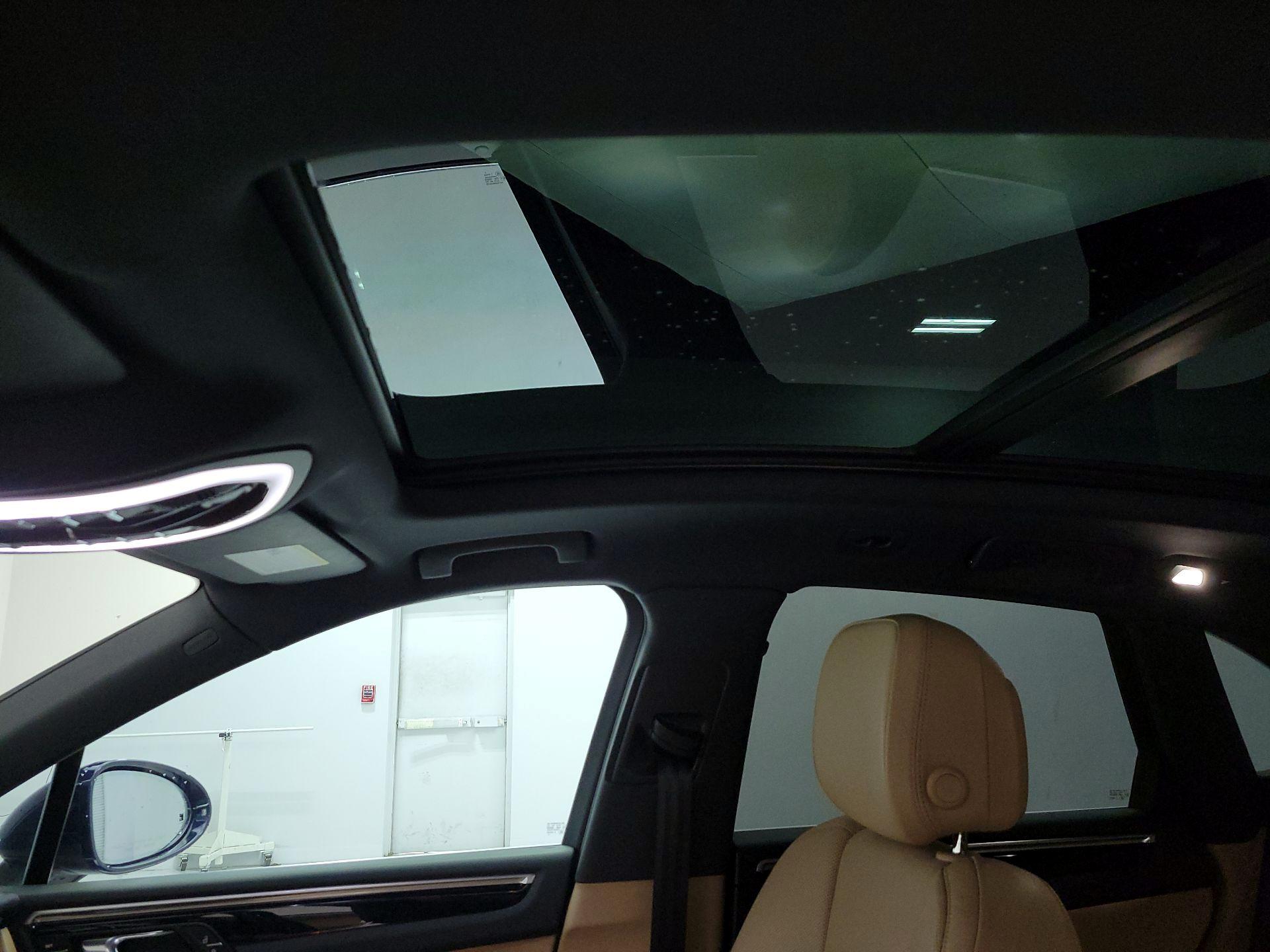 Thumbnail: 2020 Porsche Macan - 20