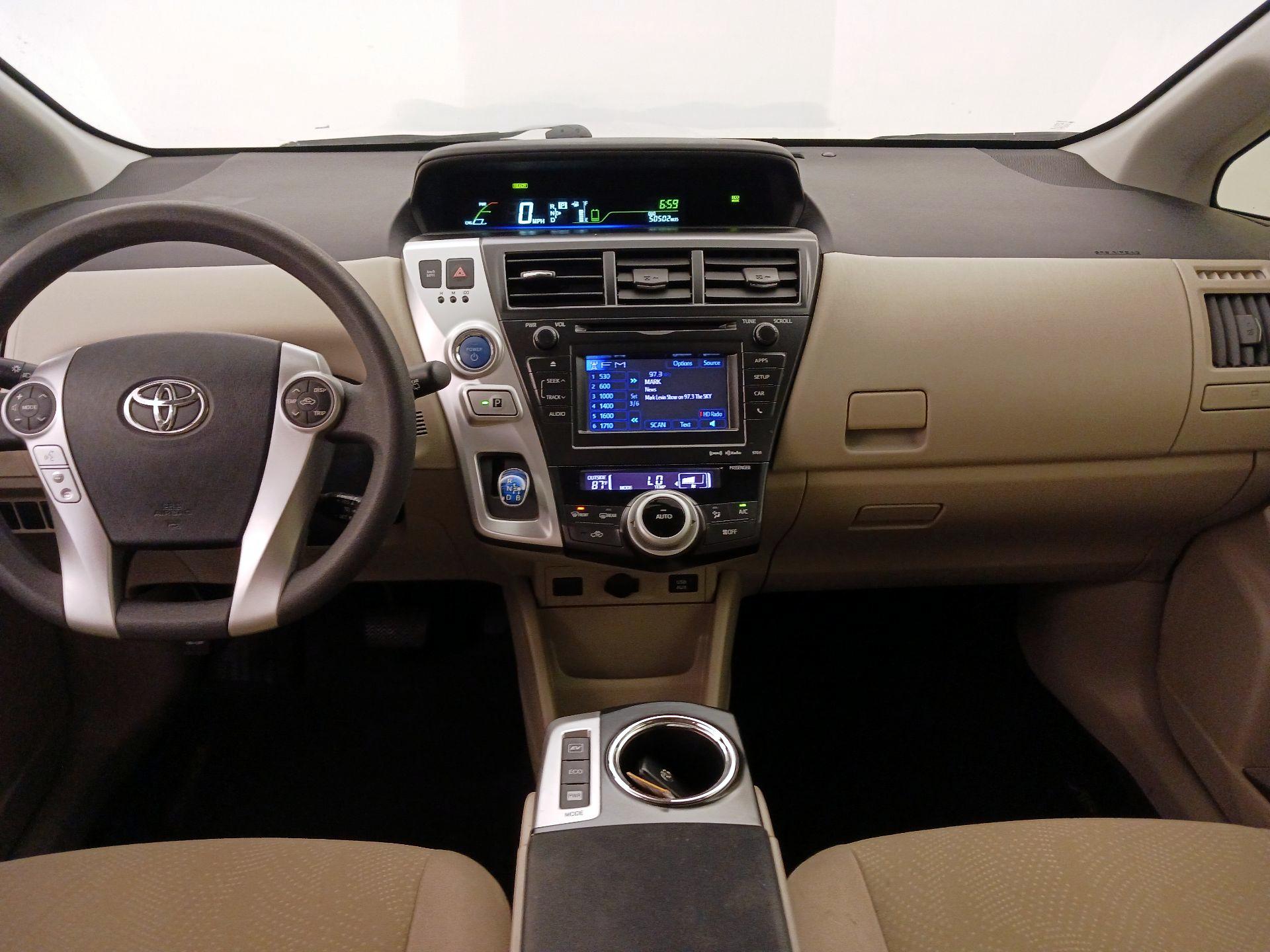 Thumbnail: 2013 Toyota Prius v - 9