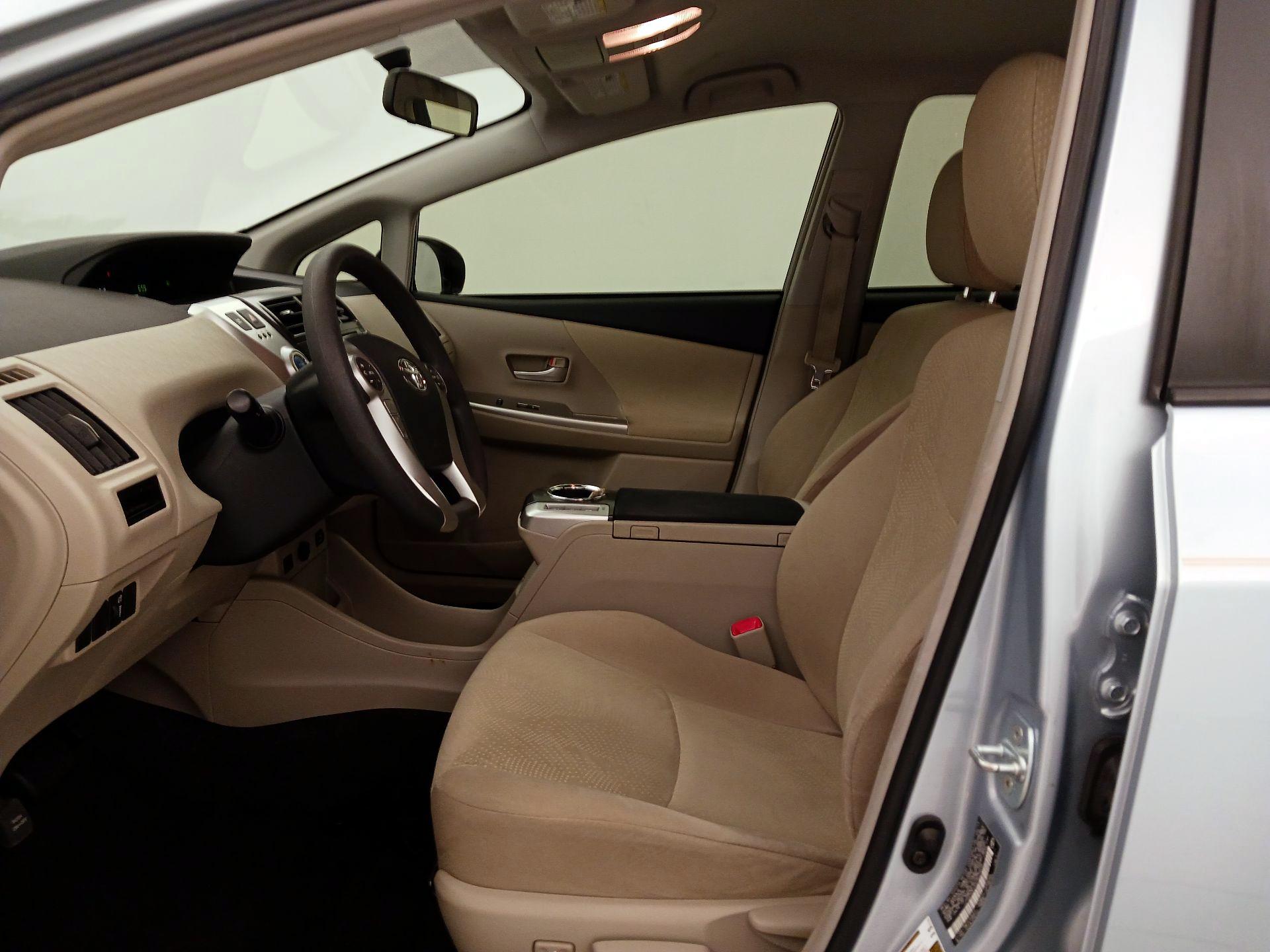 Thumbnail: 2013 Toyota Prius v - 11