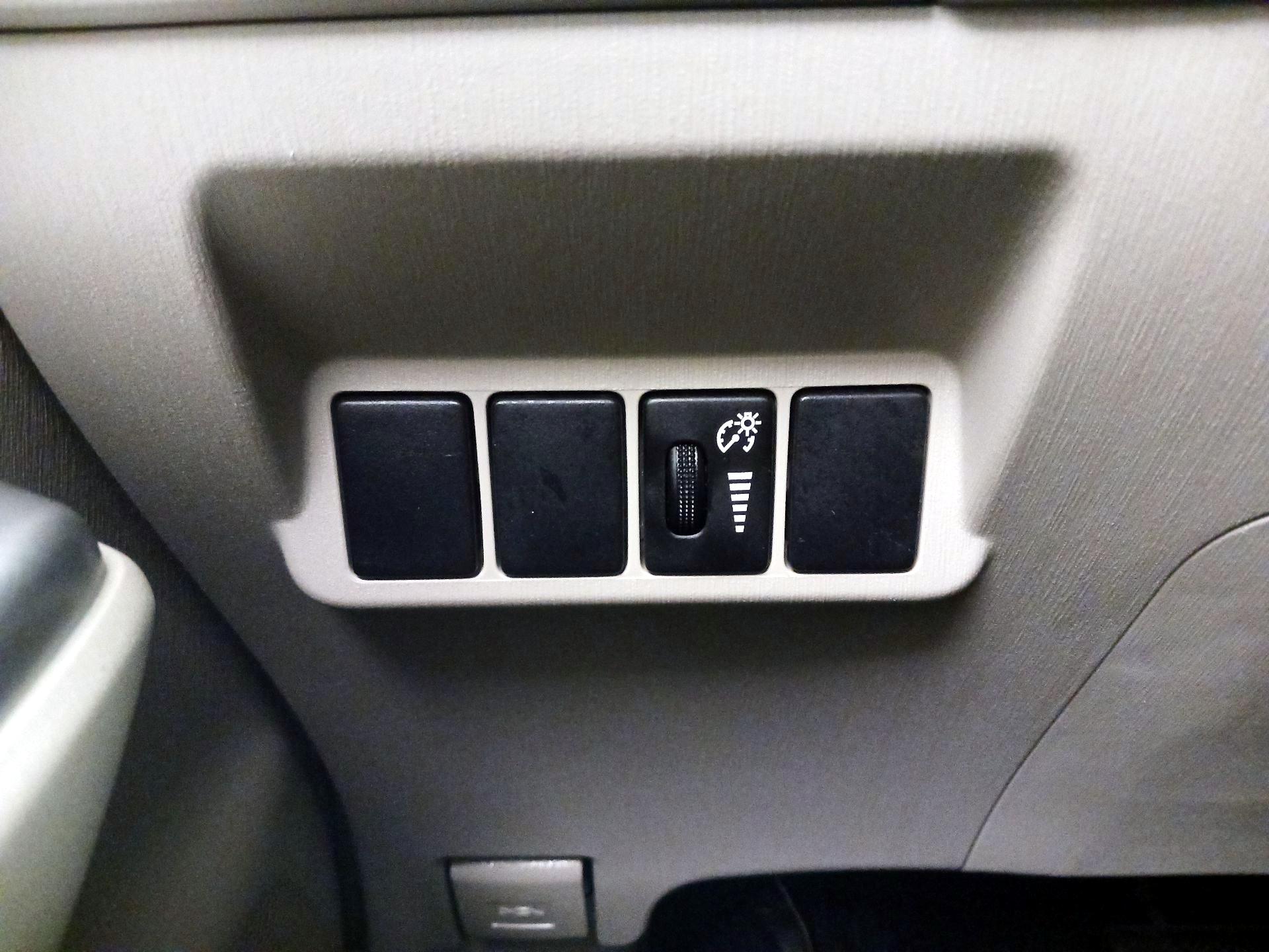 Thumbnail: 2013 Toyota Prius v - 13