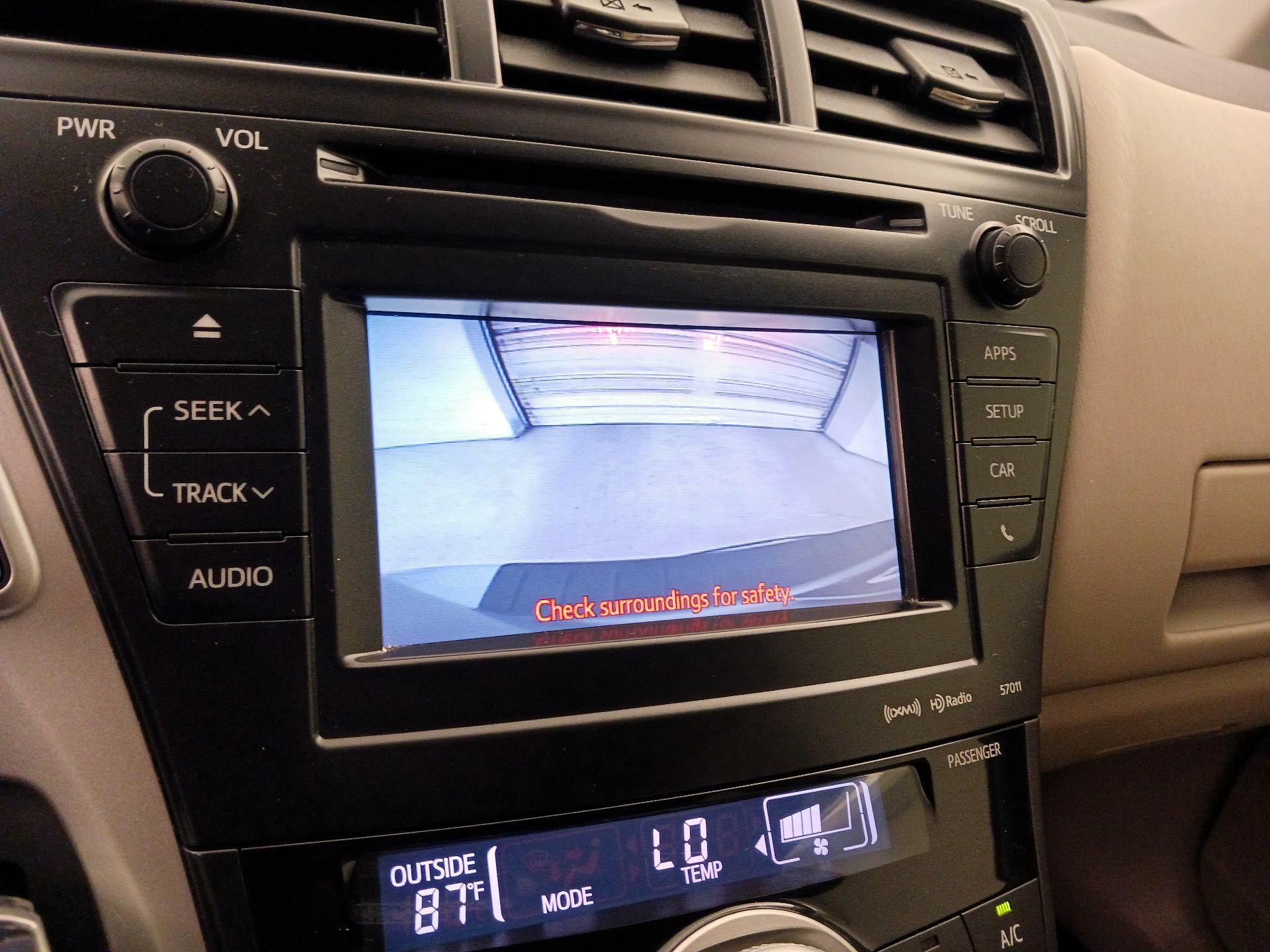 Thumbnail: 2013 Toyota Prius v - 14