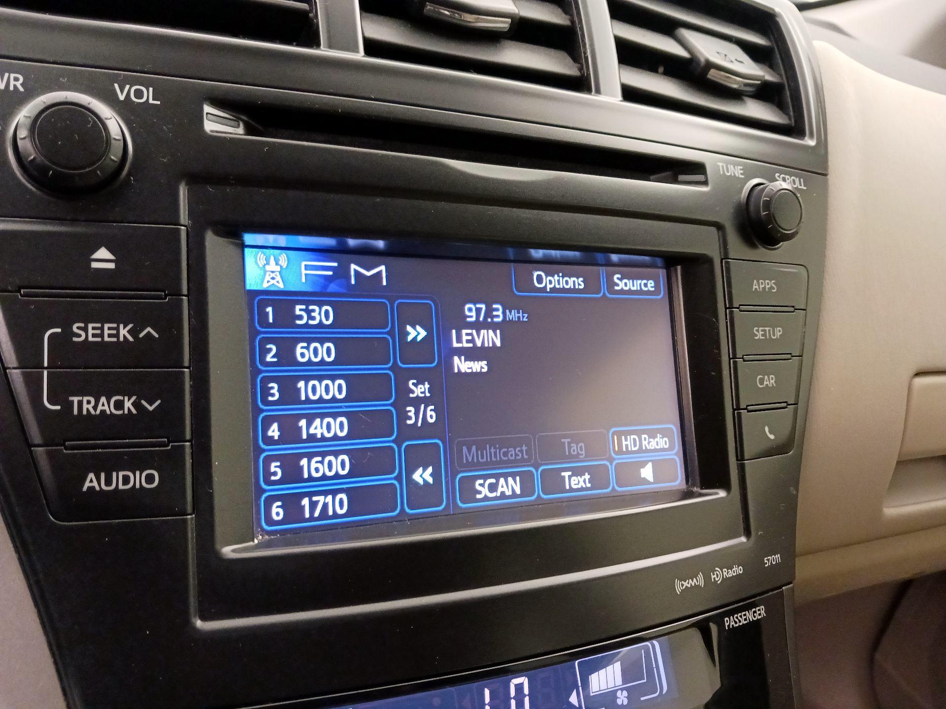 Thumbnail: 2013 Toyota Prius v - 15