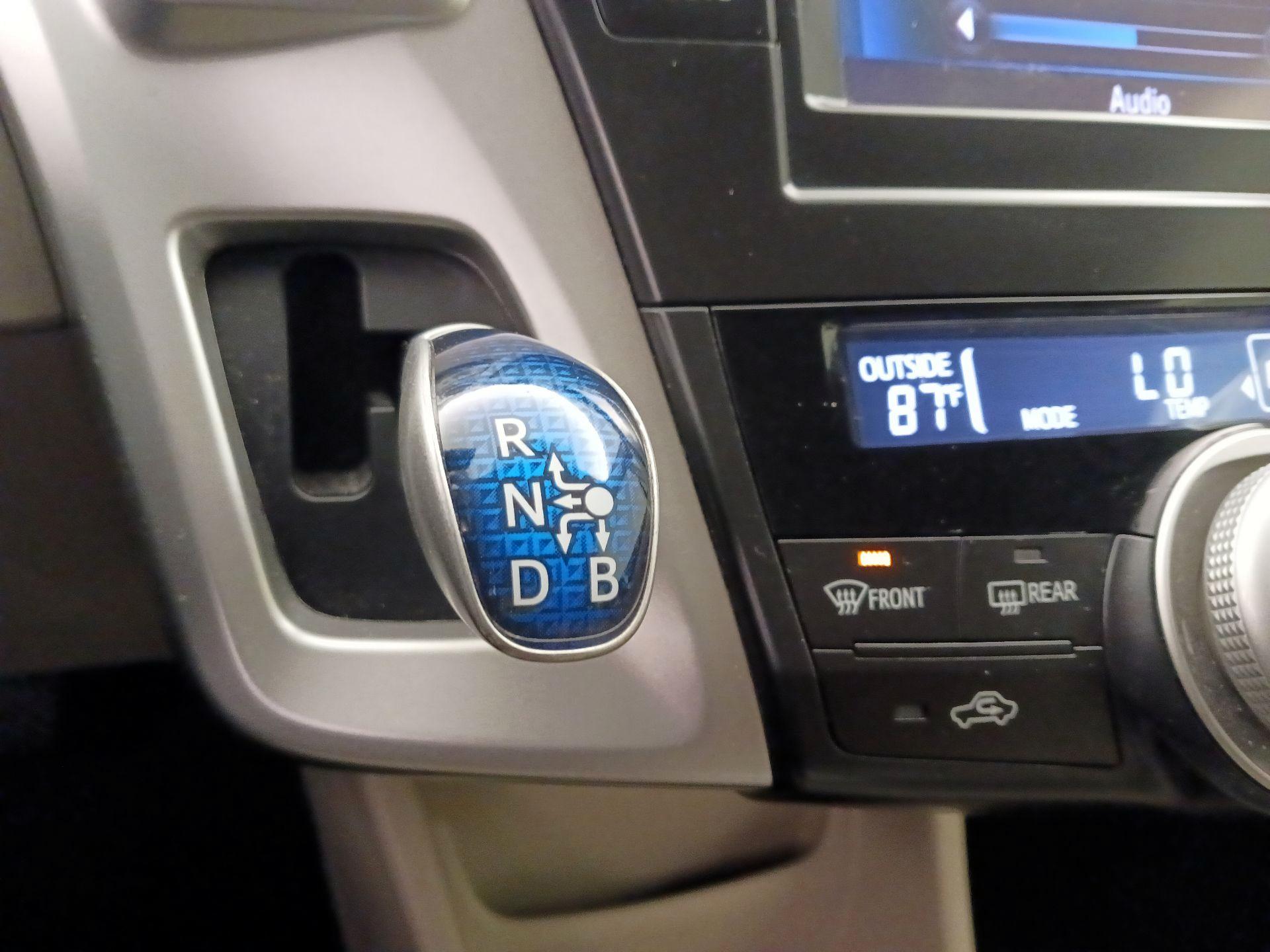 Thumbnail: 2013 Toyota Prius v - 17