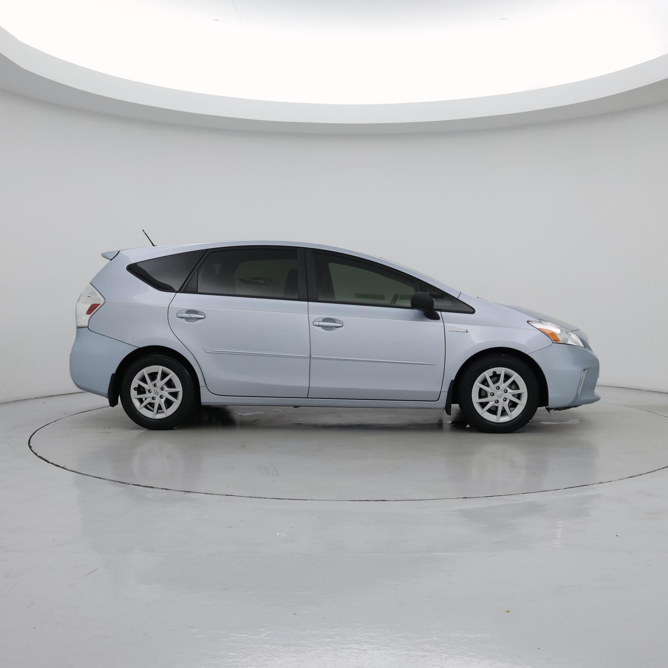 Thumbnail: 2013 Toyota Prius v - 7