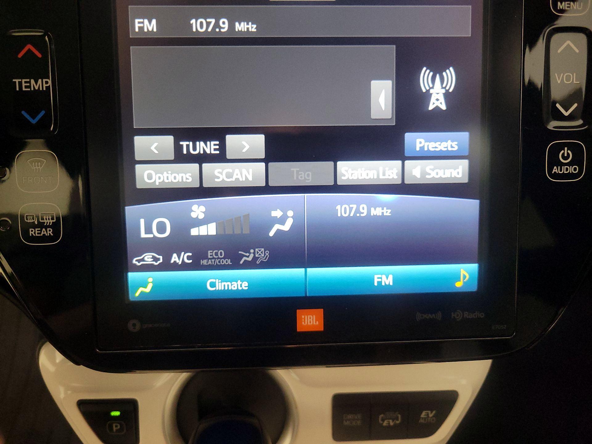 Thumbnail: 2018 Toyota Prius Prime - 16