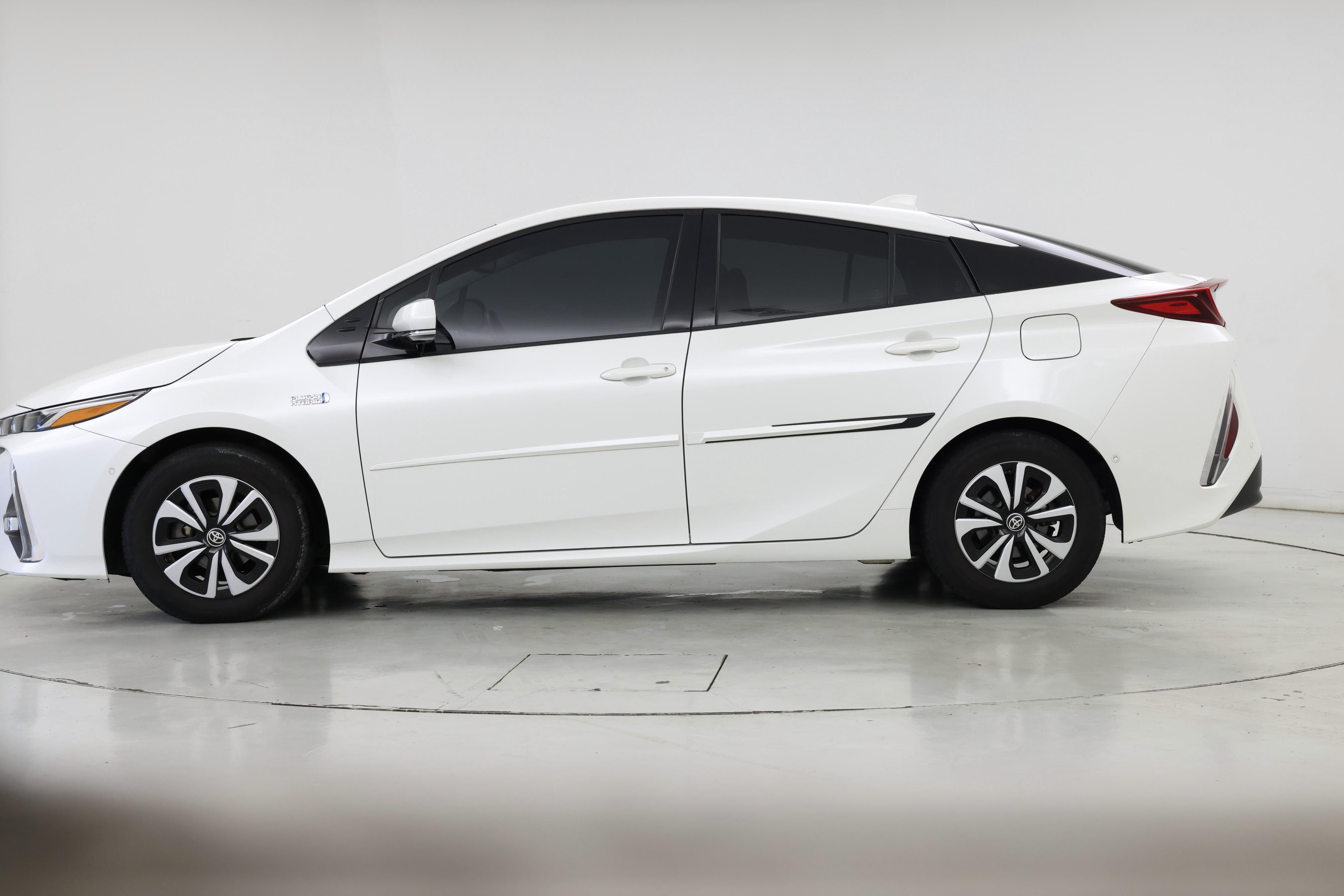 Thumbnail: 2018 Toyota Prius Prime - 3