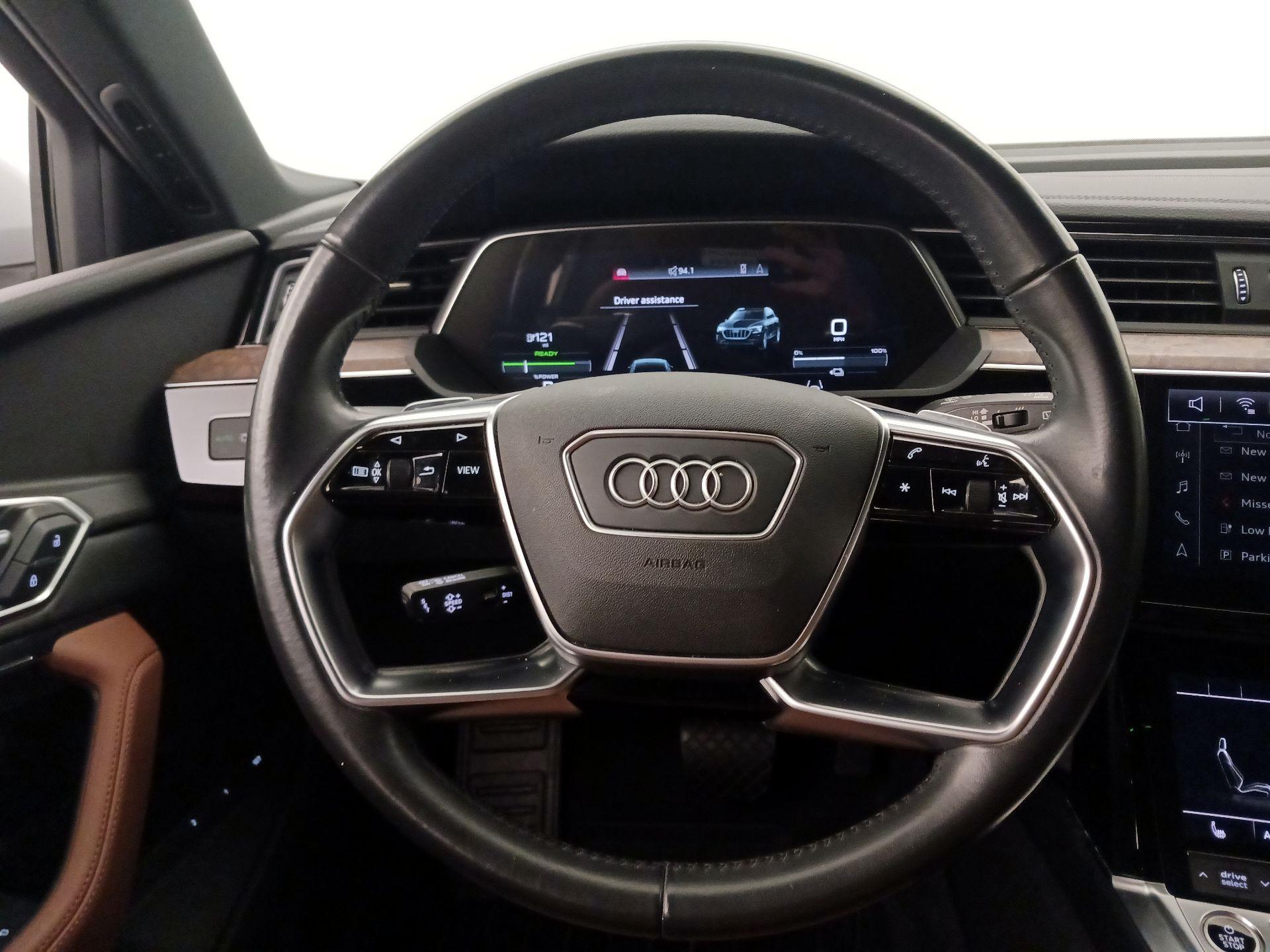 Thumbnail: 2021 Audi e-tron - 10