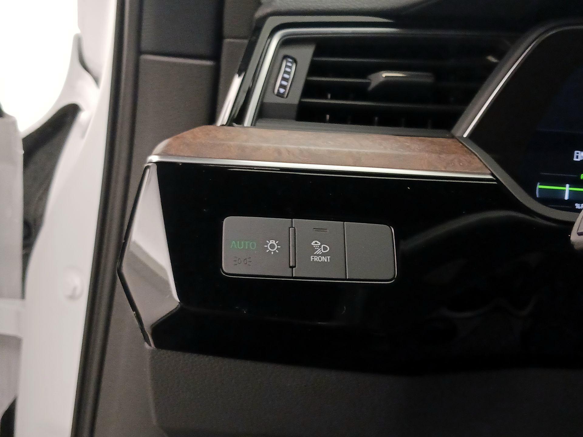 Thumbnail: 2021 Audi e-tron - 13