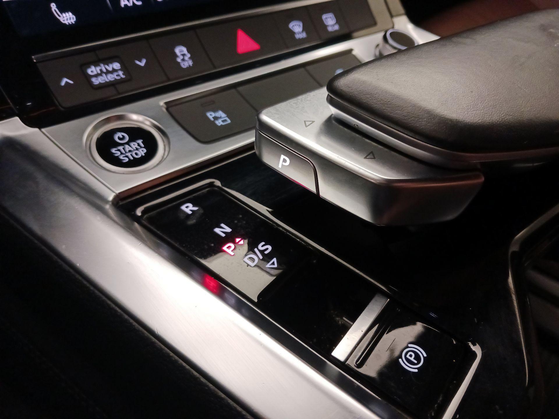 Thumbnail: 2021 Audi e-tron - 18