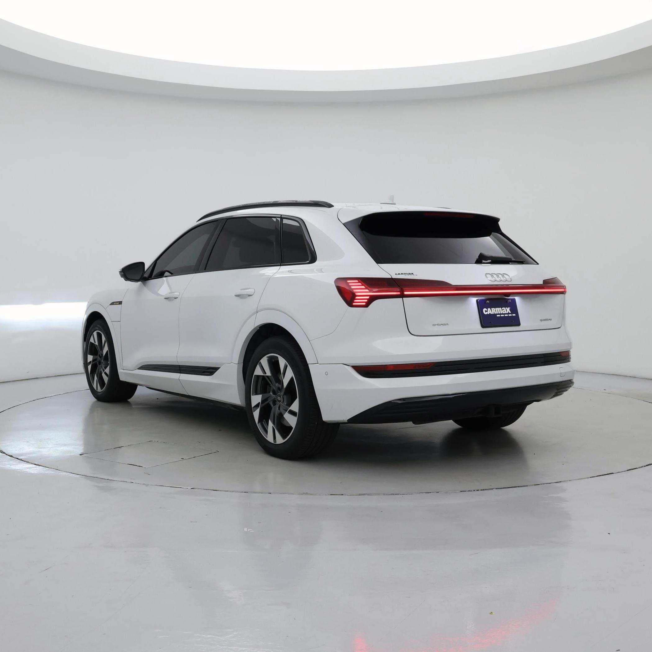 Thumbnail: 2021 Audi e-tron - 2