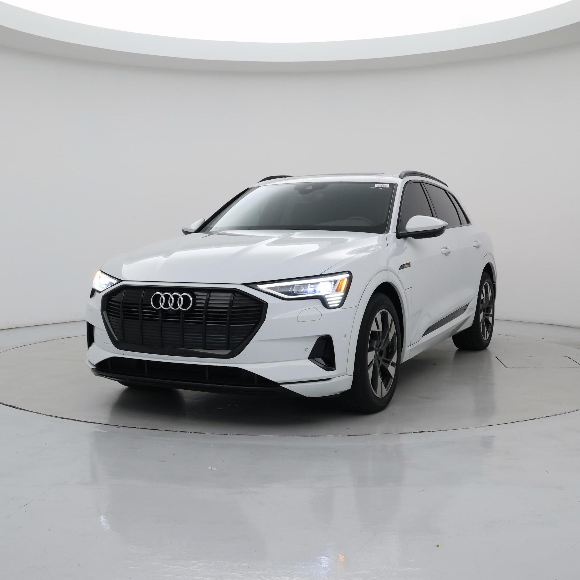 Thumbnail: 2021 Audi e-tron - 4