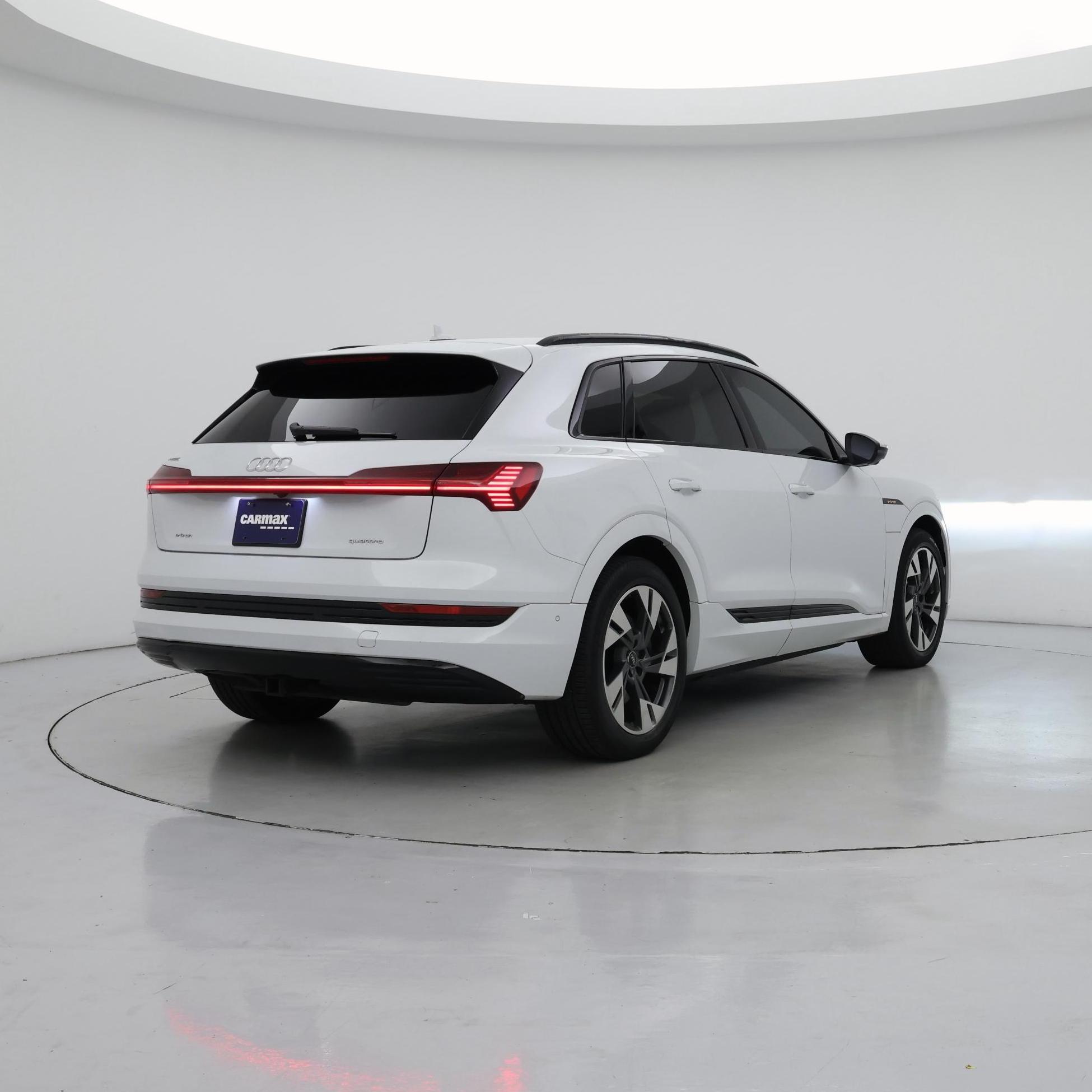 Thumbnail: 2021 Audi e-tron - 8