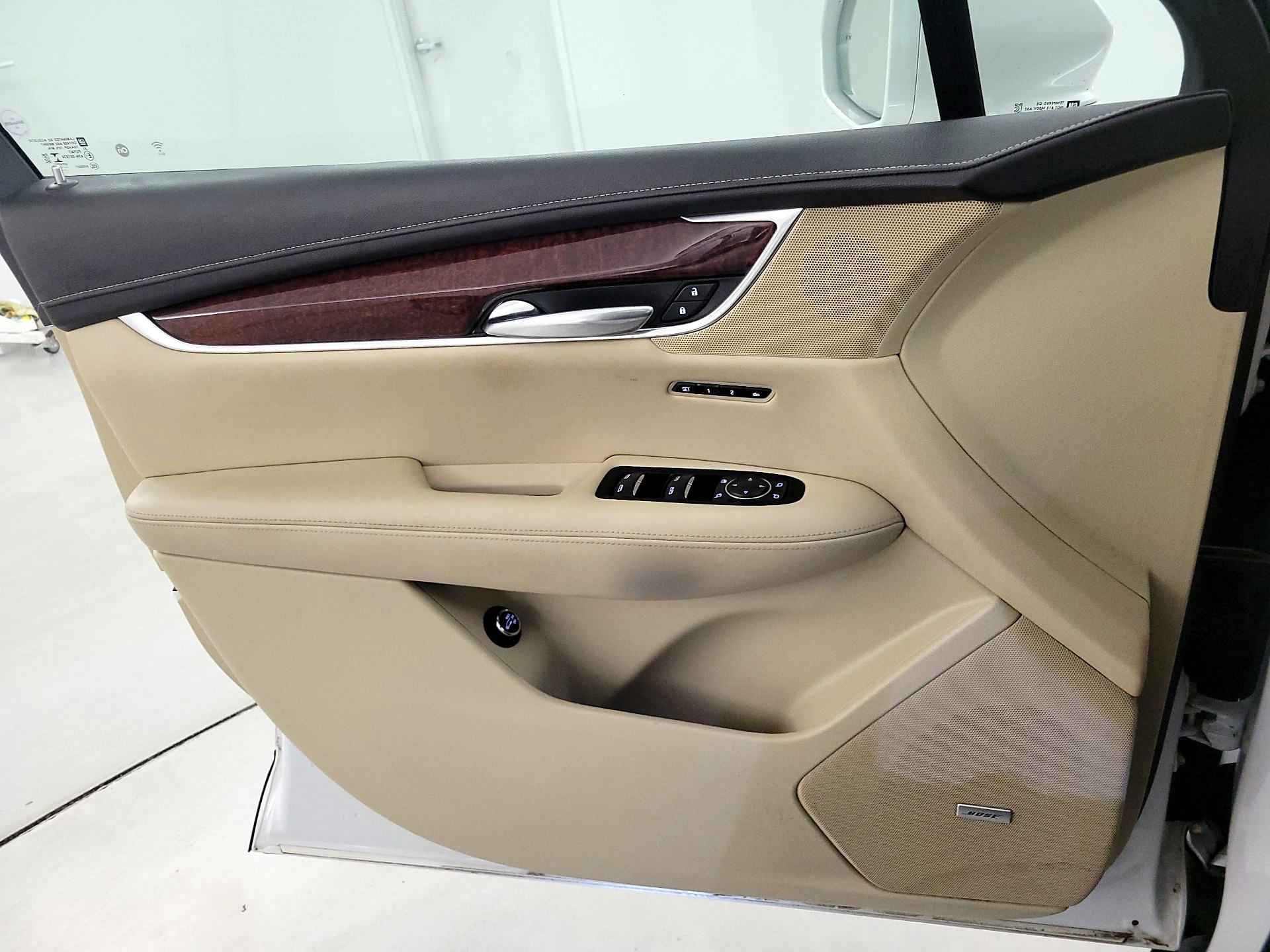 Thumbnail: 2019 Cadillac XT5 - 12
