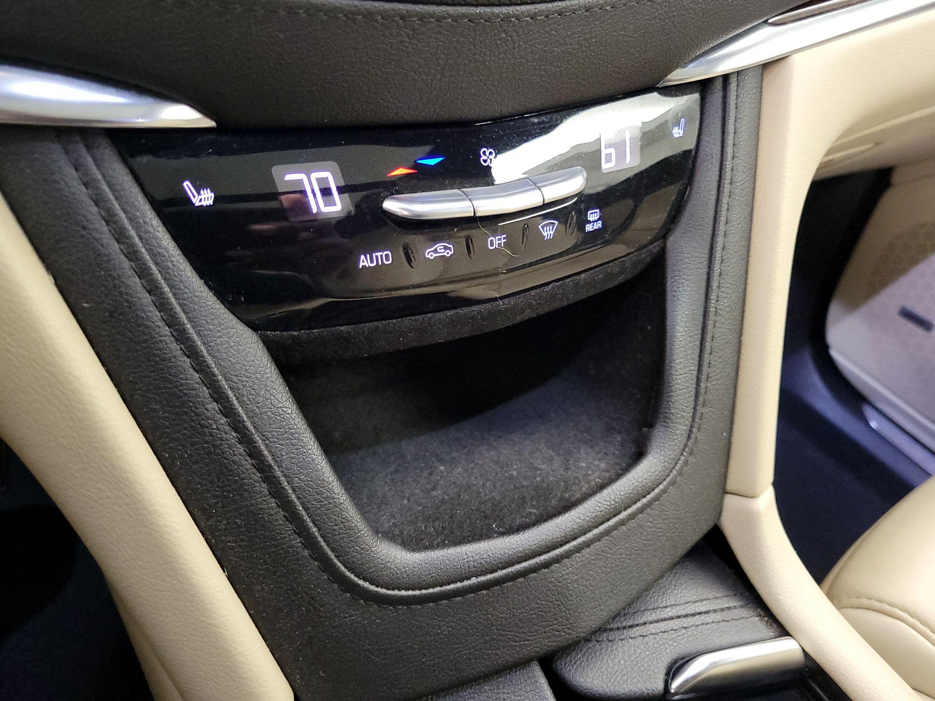 Thumbnail: 2019 Cadillac XT5 - 16