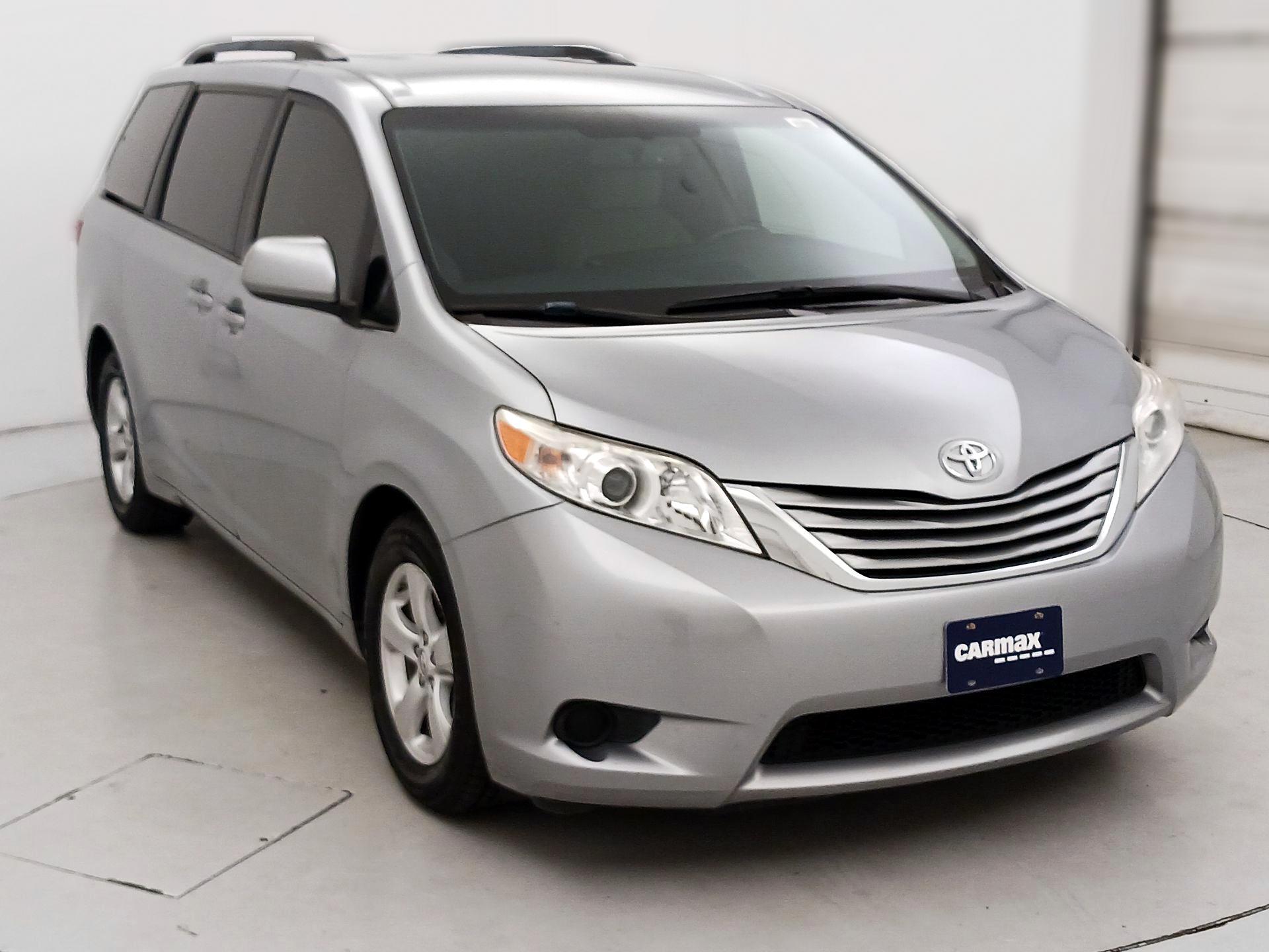 Thumbnail: 2017 Toyota Sienna - 1