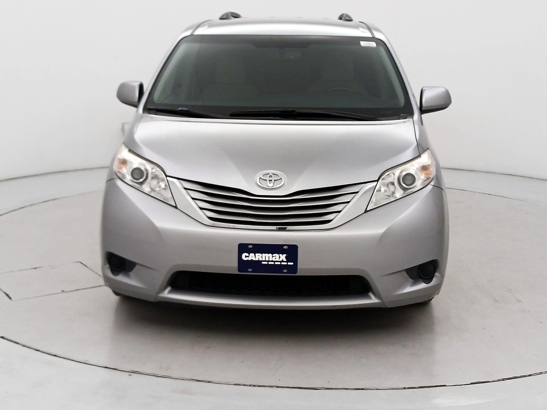 Thumbnail: 2017 Toyota Sienna - 2