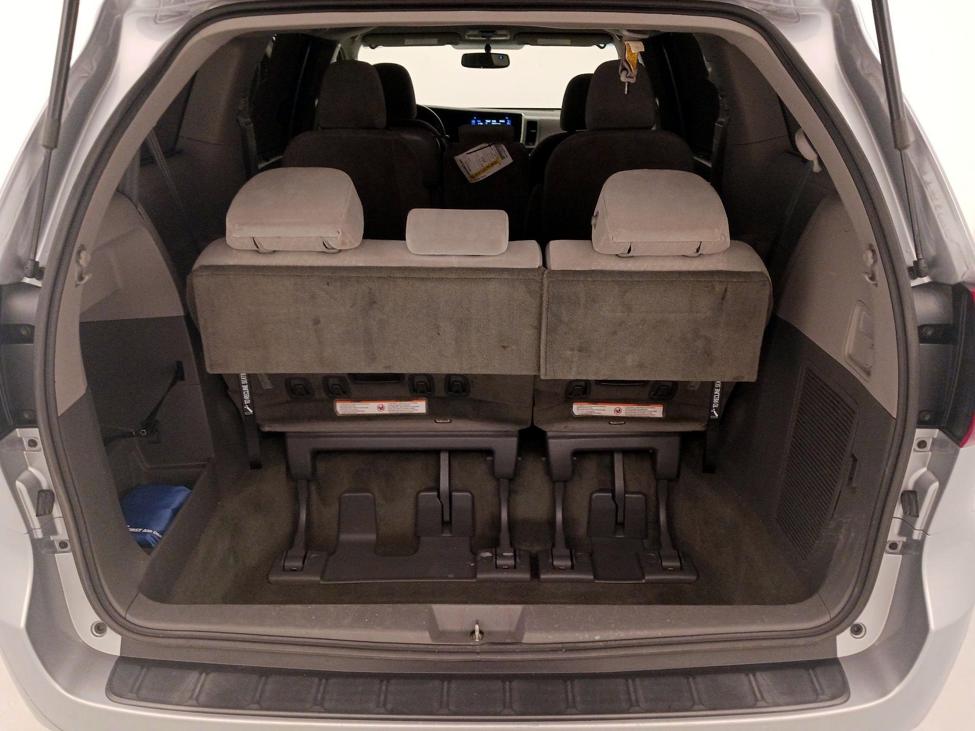 Thumbnail: 2017 Toyota Sienna - 19